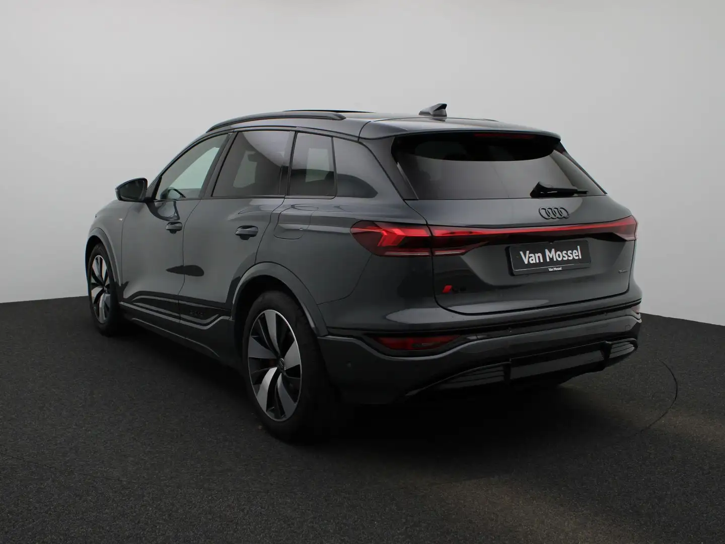 Audi Q6 e-tron First Edition 100 kWh 367 PK | S-line | Aut Grijs - 2