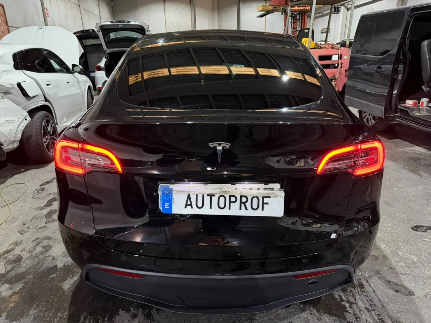 Tesla Model Y Long Range RWD - 2