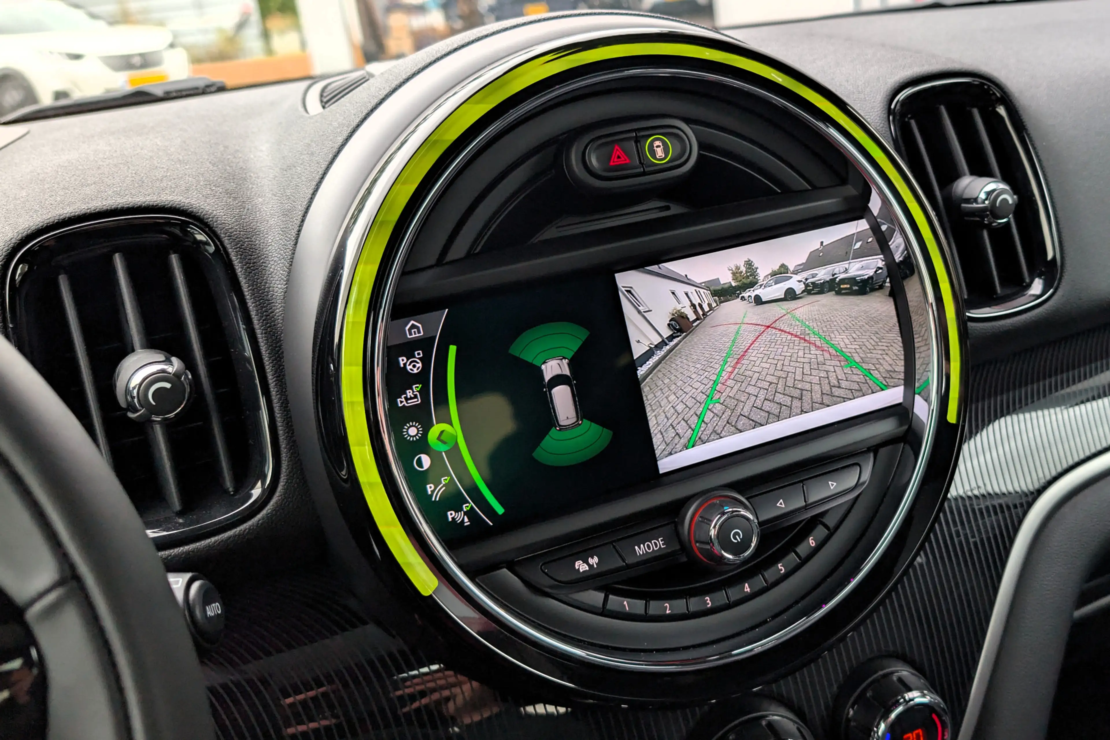 MINI Cooper SE Countryman 1.5 ALL4 PHEV Chili JCW Panorama Head-Up — photo 15