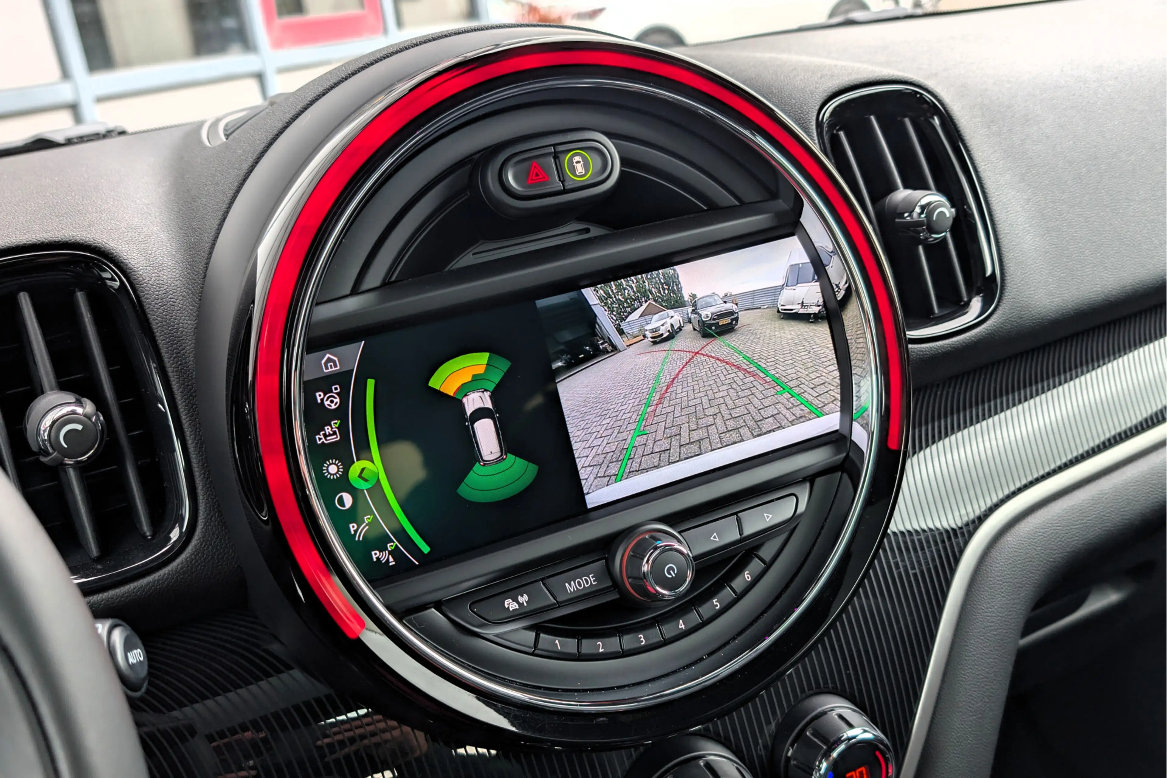 MINI Cooper SE Countryman 1.5 ALL4 PHEV Chili JCW Panorama Head-Up — photo 18