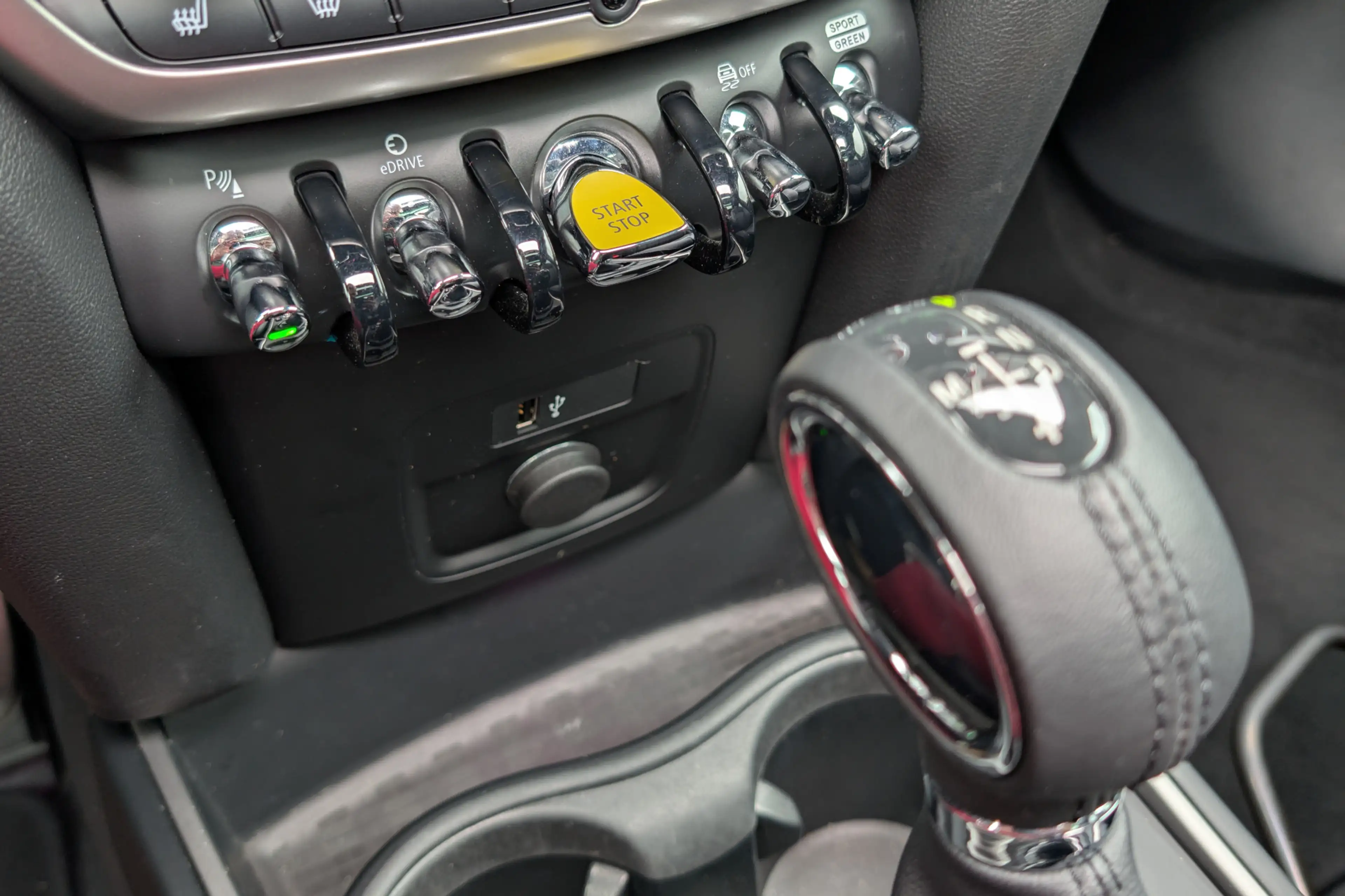 MINI Cooper SE Countryman 1.5 ALL4 PHEV Chili JCW Panorama Head-Up — photo 32