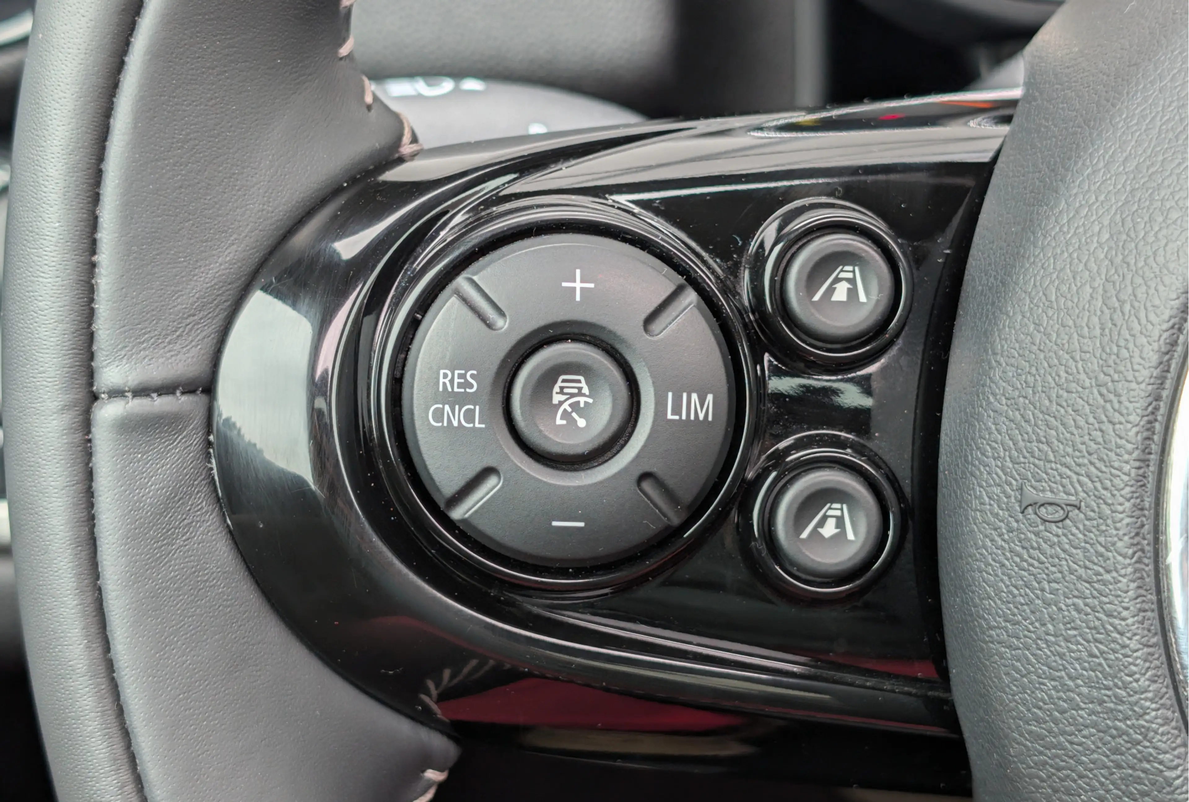 MINI Cooper SE Countryman 1.5 ALL4 PHEV Chili JCW Panorama Head-Up — photo 28
