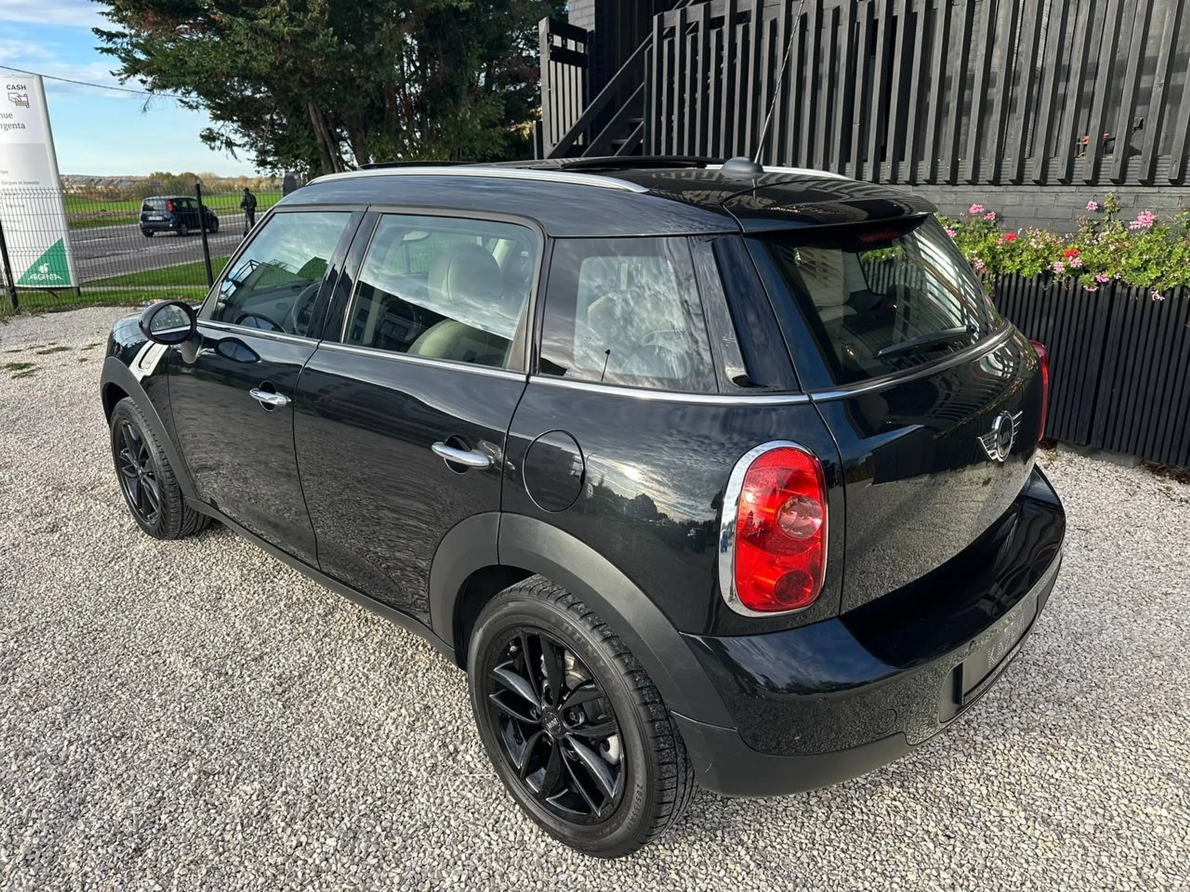 MINI One Countryman Mini Countryman 1.6i One * TOIT PANO OUVRANT!!! * — photo 4