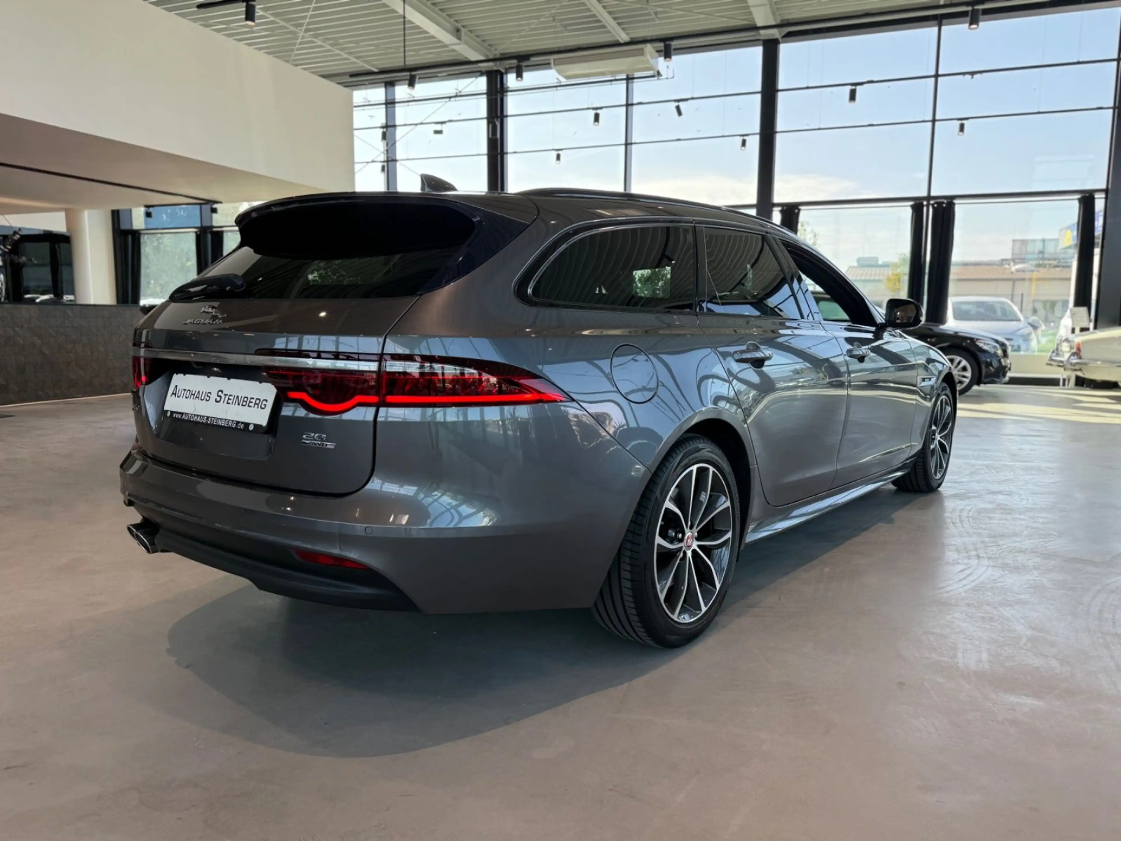 Jaguar XF 4WD R-Sport HUD Navi Spurh. AHK Totw. — photo 4