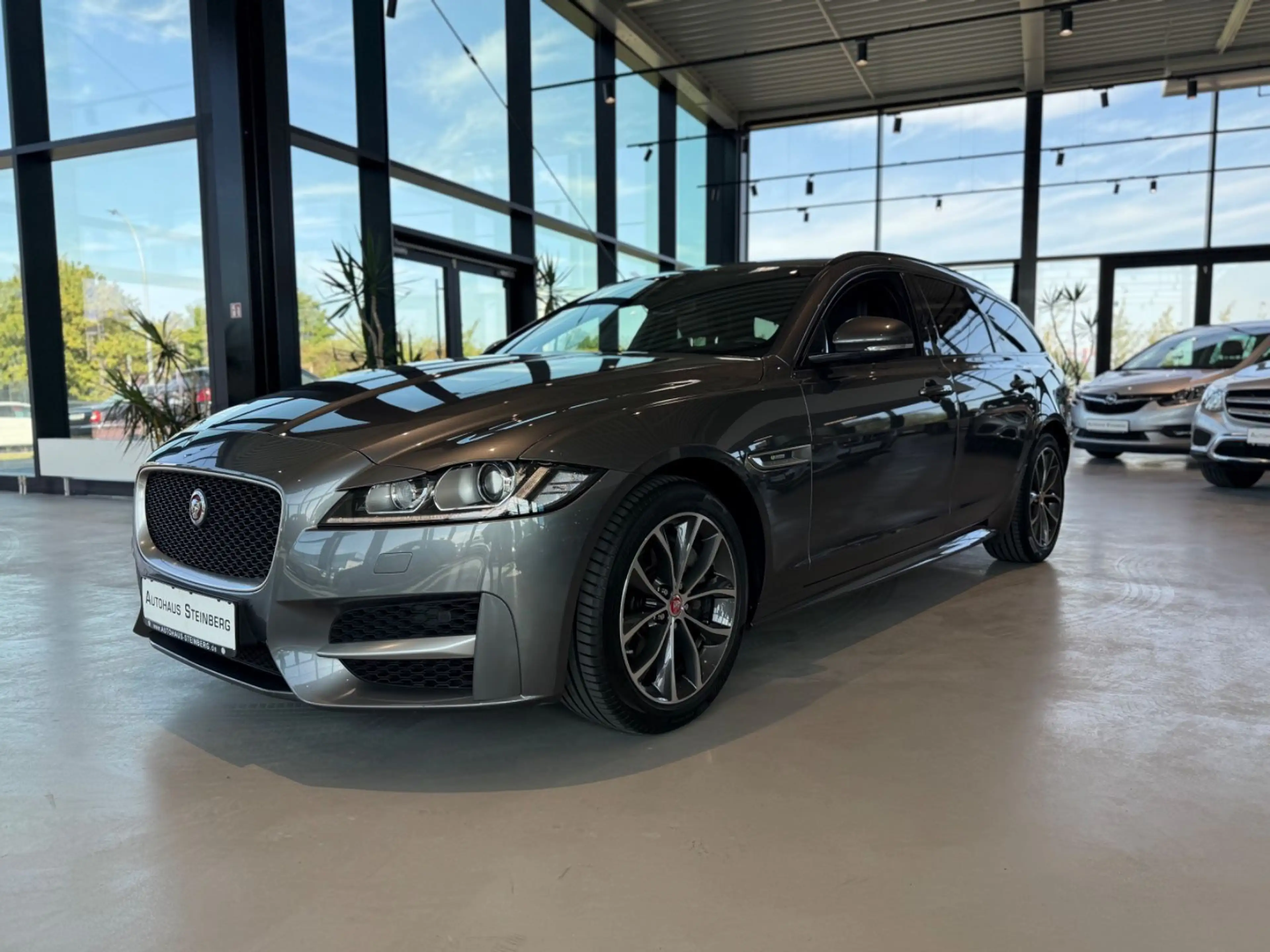 Jaguar XF 4WD R-Sport HUD Navi Spurh. AHK Totw. — photo 3