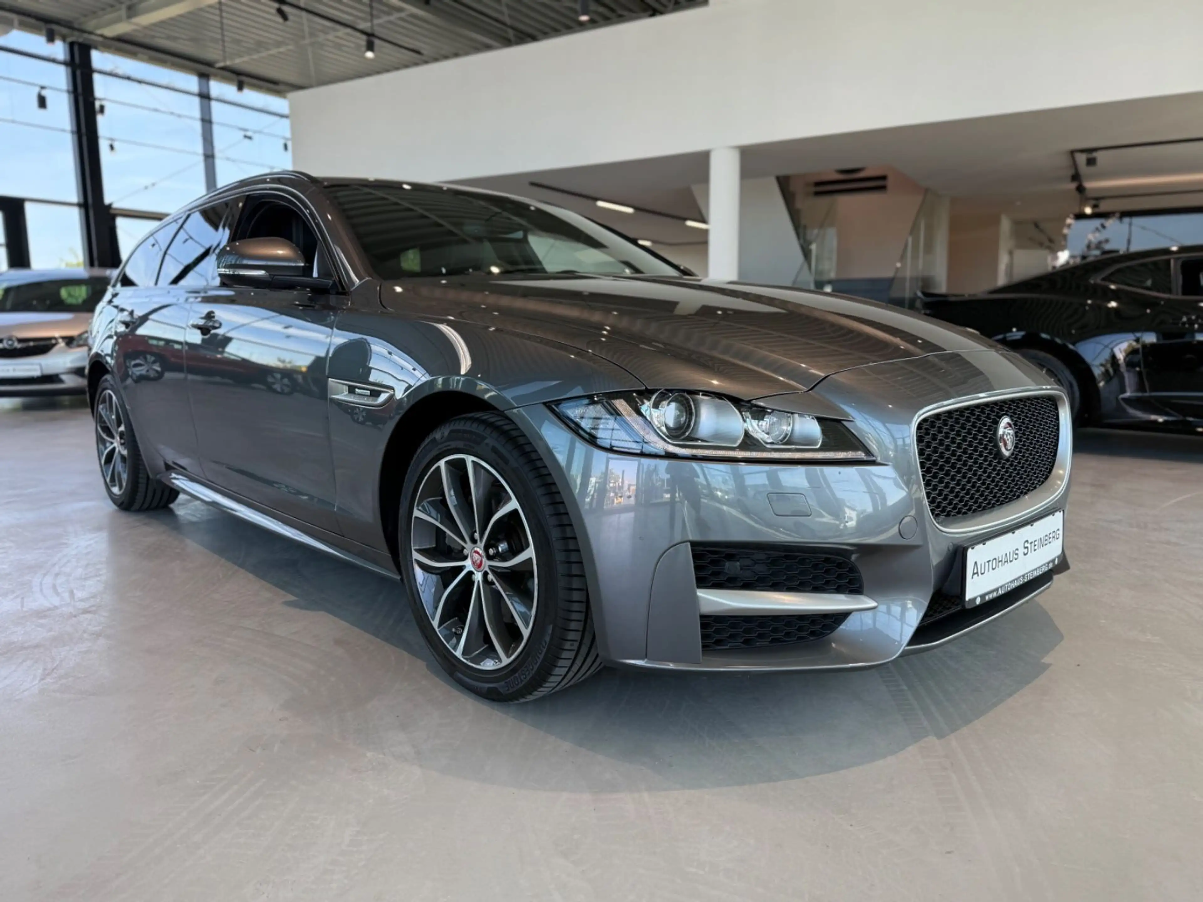 Jaguar XF 4WD R-Sport HUD Navi Spurh. AHK Totw. — photo 5