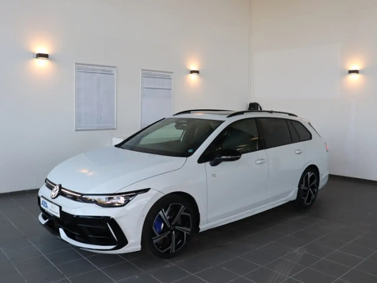 Volkswagen Golf Variant VIII Variant R 2.0 TSI*BLACKSTYLE*DSG*ALLRAD*AHK* 2