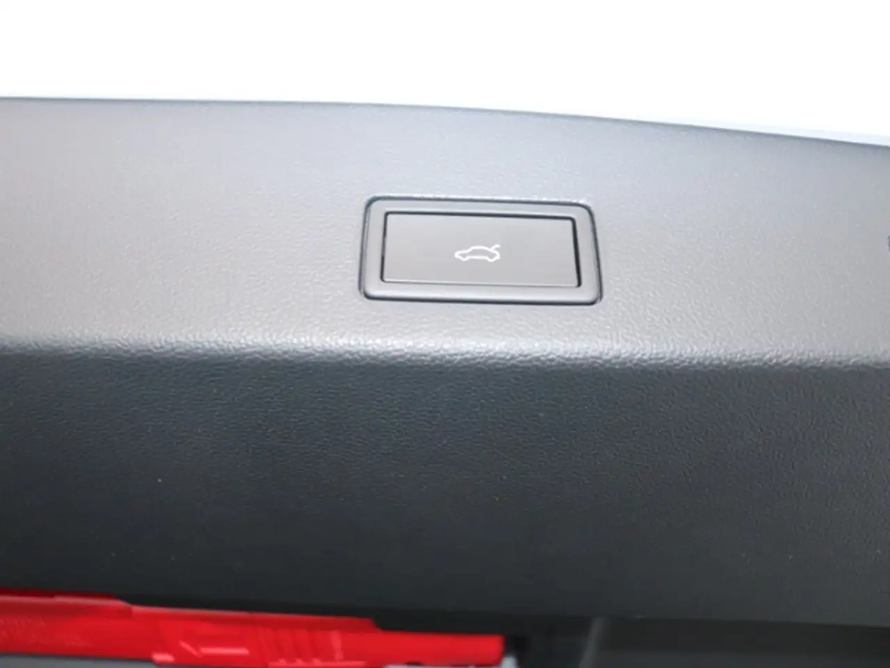 Volkswagen Golf Variant VIII Variant R 2.0 TSI*BLACKSTYLE*DSG*ALLRAD*AHK* 12