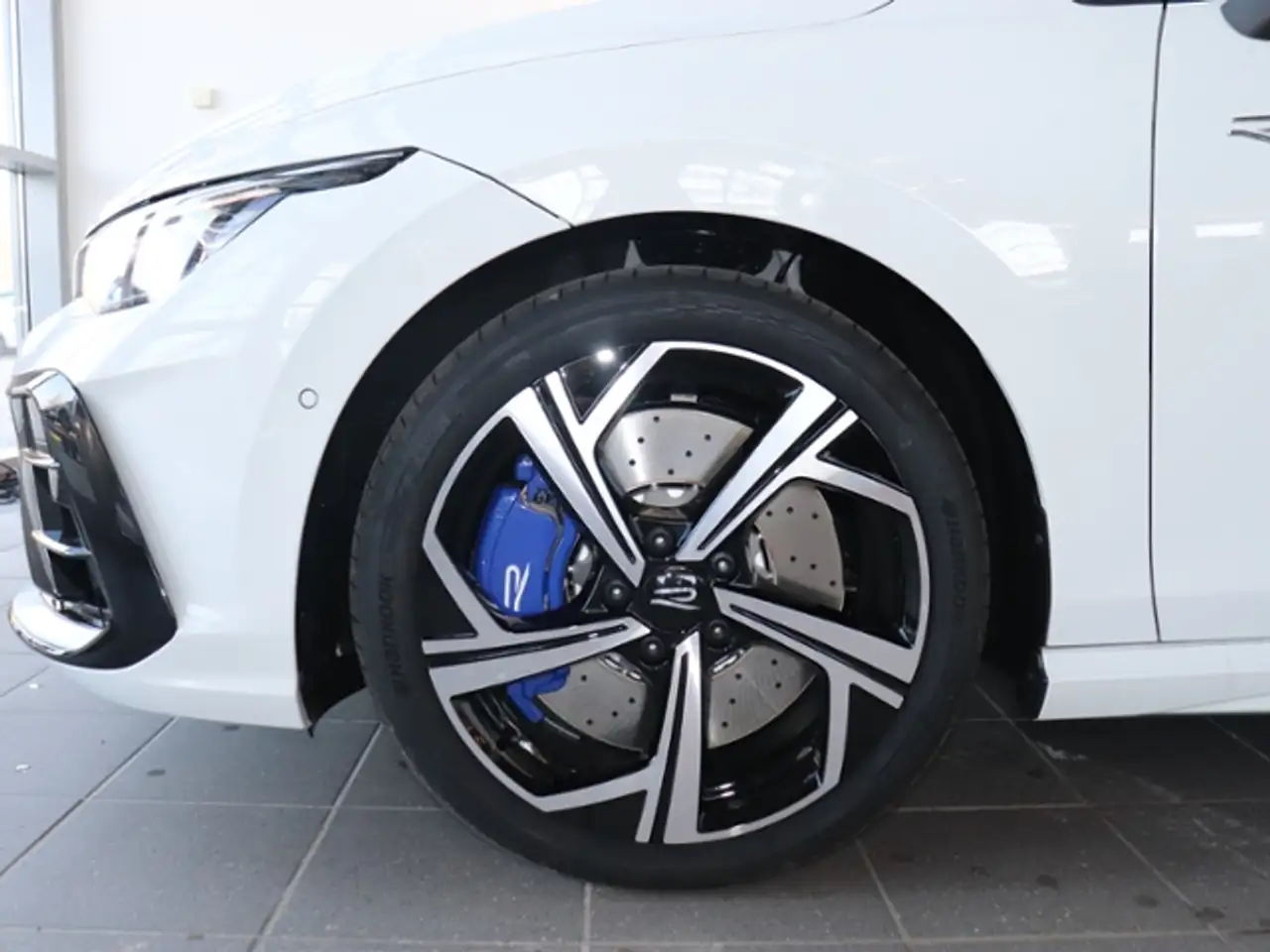 Volkswagen Golf Variant VIII Variant R 2.0 TSI*BLACKSTYLE*DSG*ALLRAD*AHK* 10