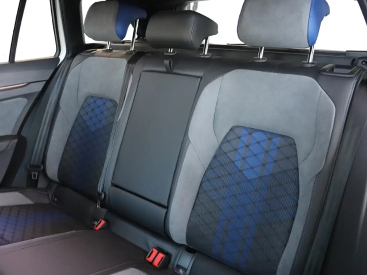 Volkswagen Golf Variant VIII Variant R 2.0 TSI*BLACKSTYLE*DSG*ALLRAD*AHK* 19
