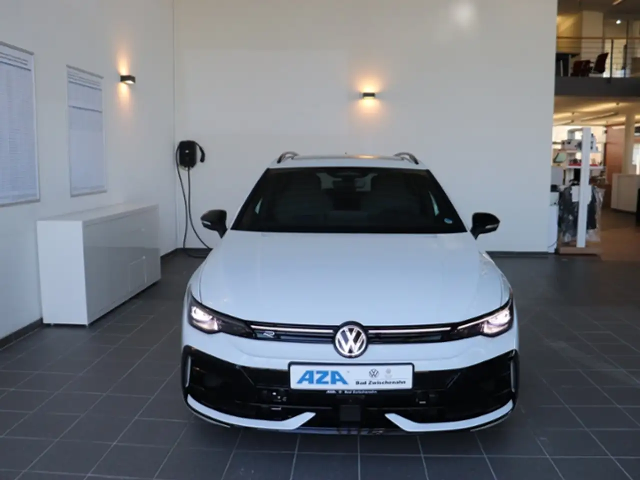 Volkswagen Golf Variant VIII Variant R 2.0 TSI*BLACKSTYLE*DSG*ALLRAD*AHK* 4