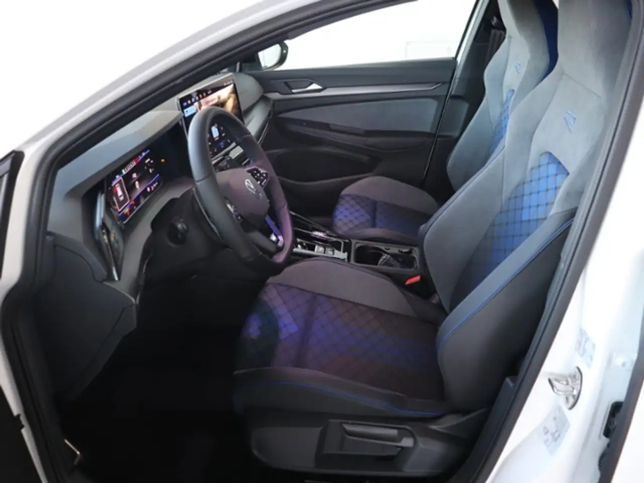 Volkswagen Golf Variant VIII Variant R 2.0 TSI*BLACKSTYLE*DSG*ALLRAD*AHK* 16