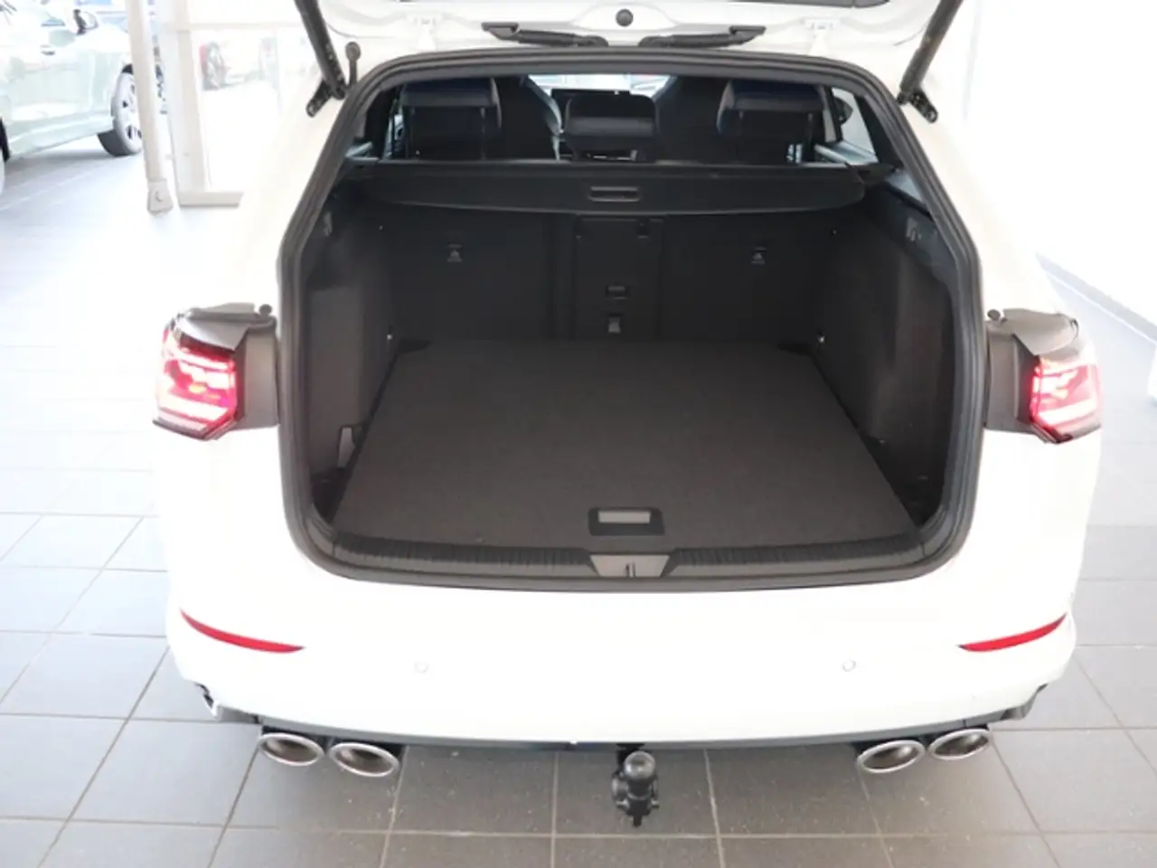 Volkswagen Golf Variant VIII Variant R 2.0 TSI*BLACKSTYLE*DSG*ALLRAD*AHK* 11