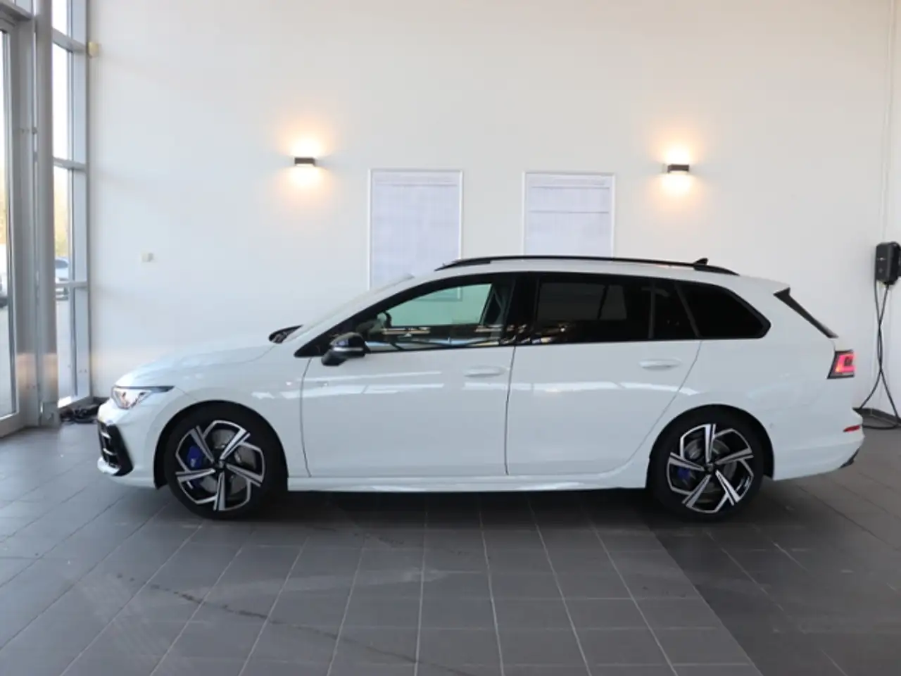 Volkswagen Golf Variant VIII Variant R 2.0 TSI*BLACKSTYLE*DSG*ALLRAD*AHK* 9