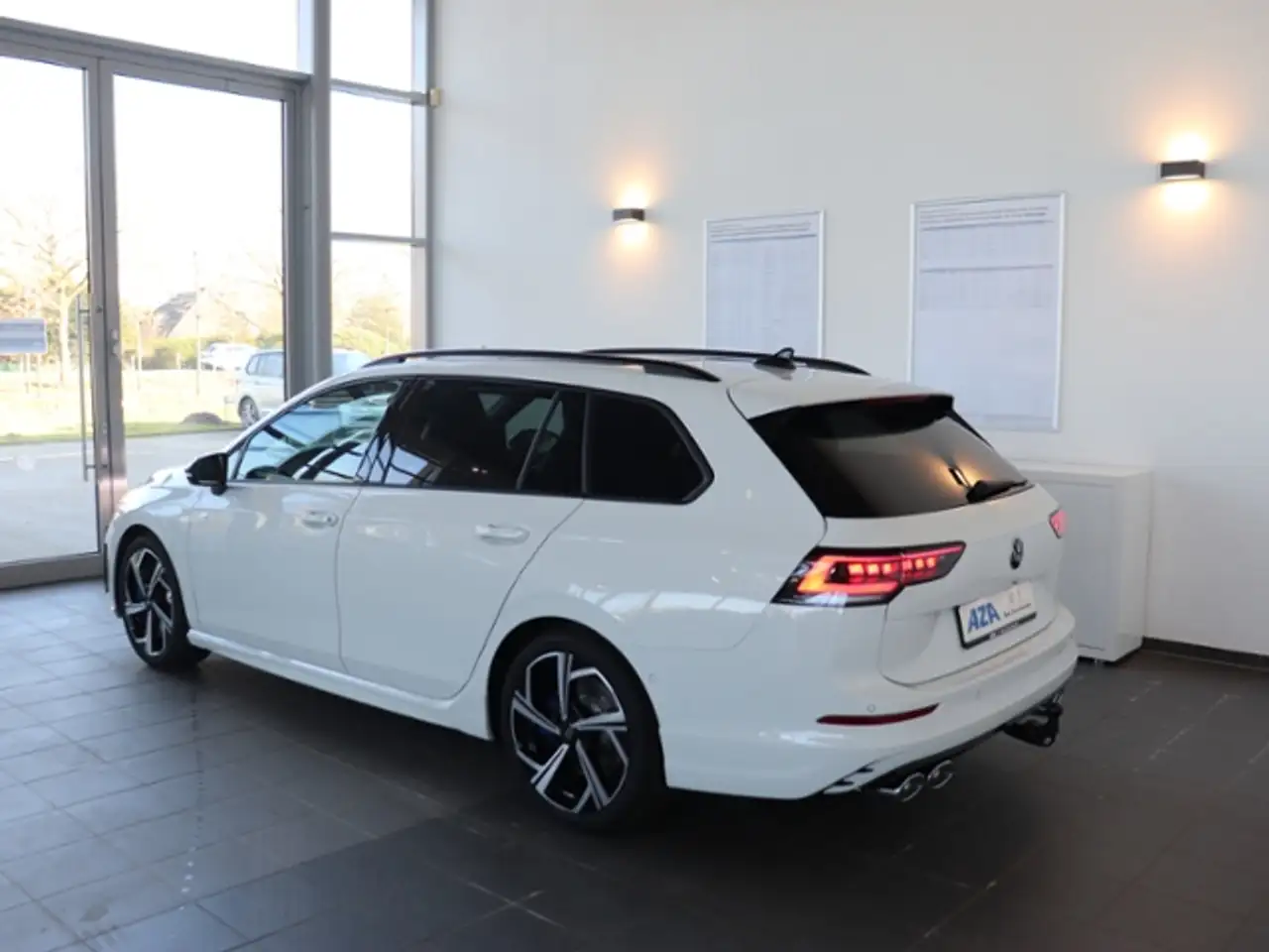 Volkswagen Golf Variant VIII Variant R 2.0 TSI*BLACKSTYLE*DSG*ALLRAD*AHK* 8
