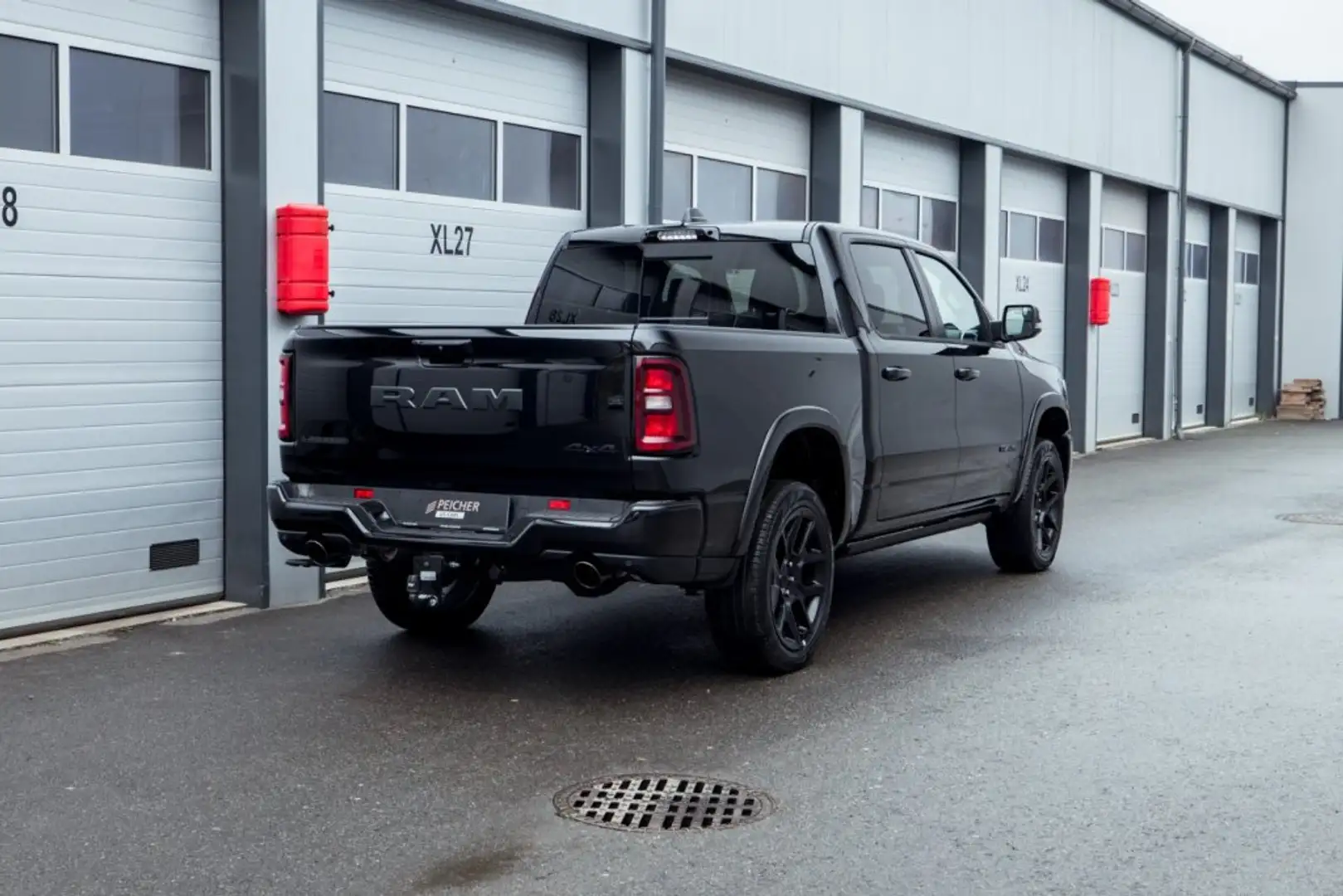 RAM 1500 Ram 1500 Laramie Night Crew Cab 5'7''-Bed 4x4 Schwarz - 2