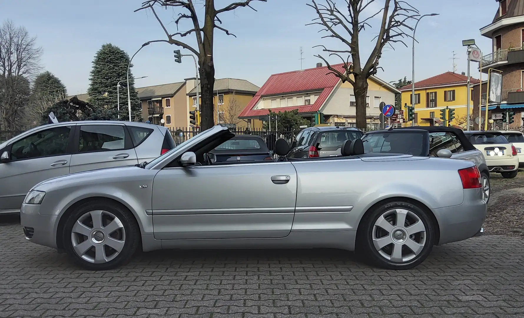 Audi A4 Cabrio 3.0 V6 aut. Argent - 2