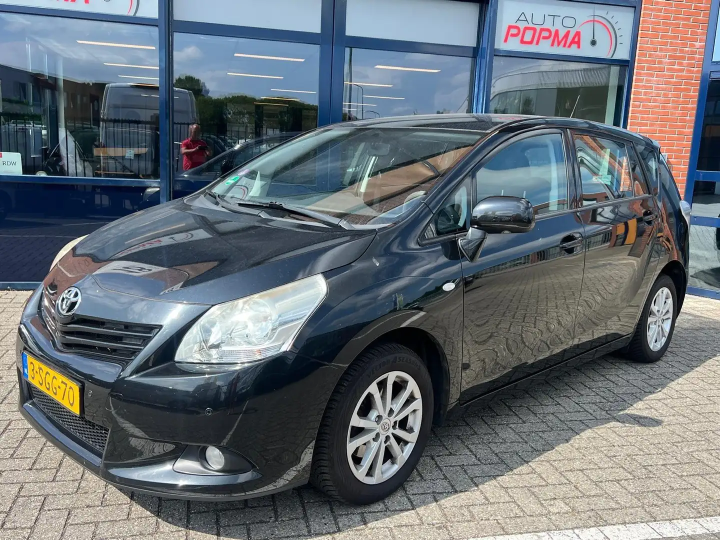 Toyota Verso 1.8 VVT-i Aspiration 7 stoelen en panoramadak! Zwart - 1