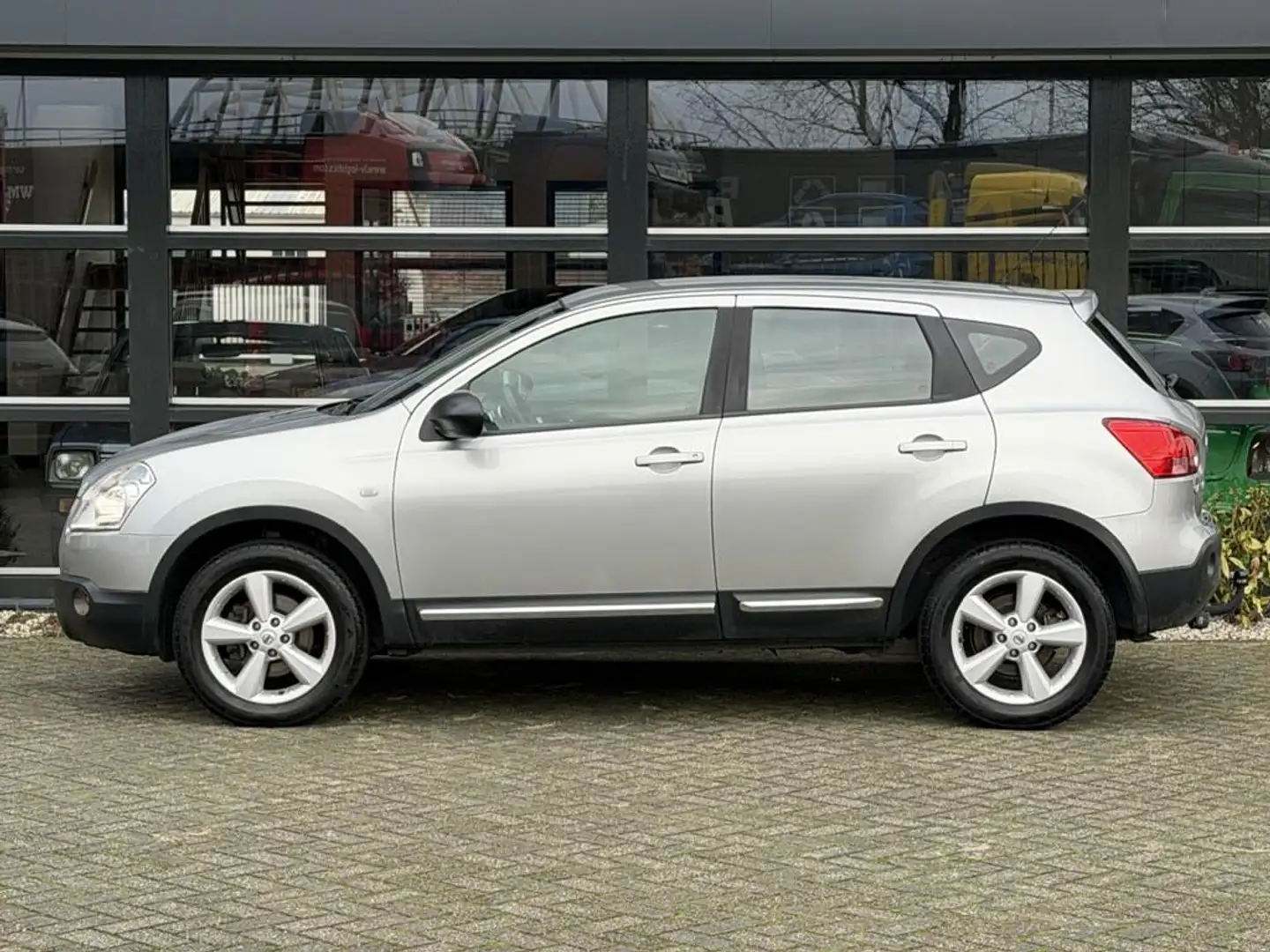 Nissan Qashqai 1.6 Acenta Airco Trekhaak NAP Nieuwe APK !! Grijs - 2
