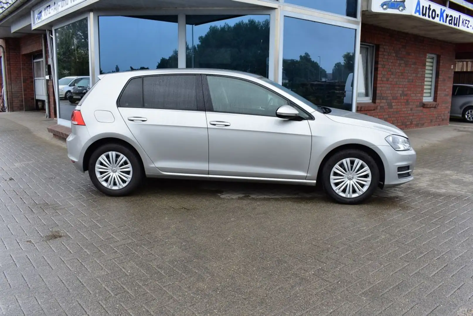 Volkswagen Golf 2.0 TDI BMT Comfortline Navi Klimatron. Sitzheizun Plateado - 2