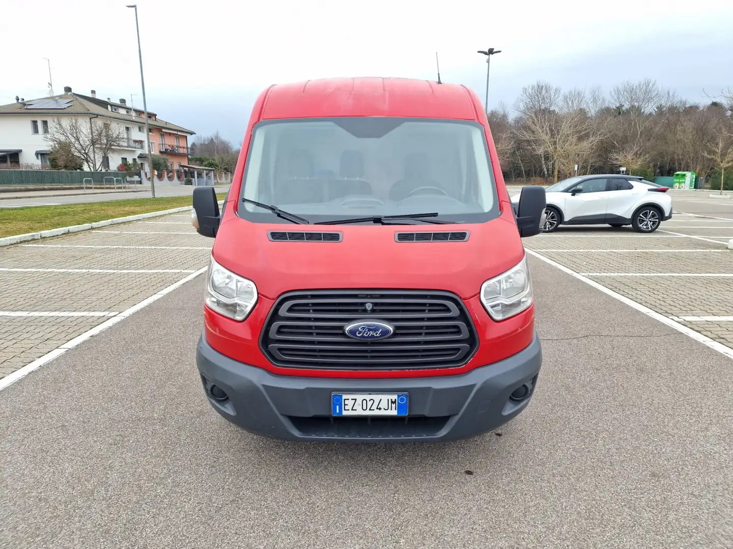 Ford Transit 290 2.2TDCi 125CV PM-TM*Clima*Usb* Rojo - 2