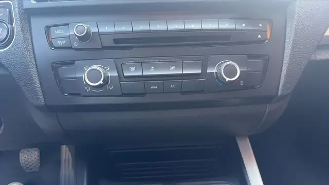 BMW 1 Series view 13