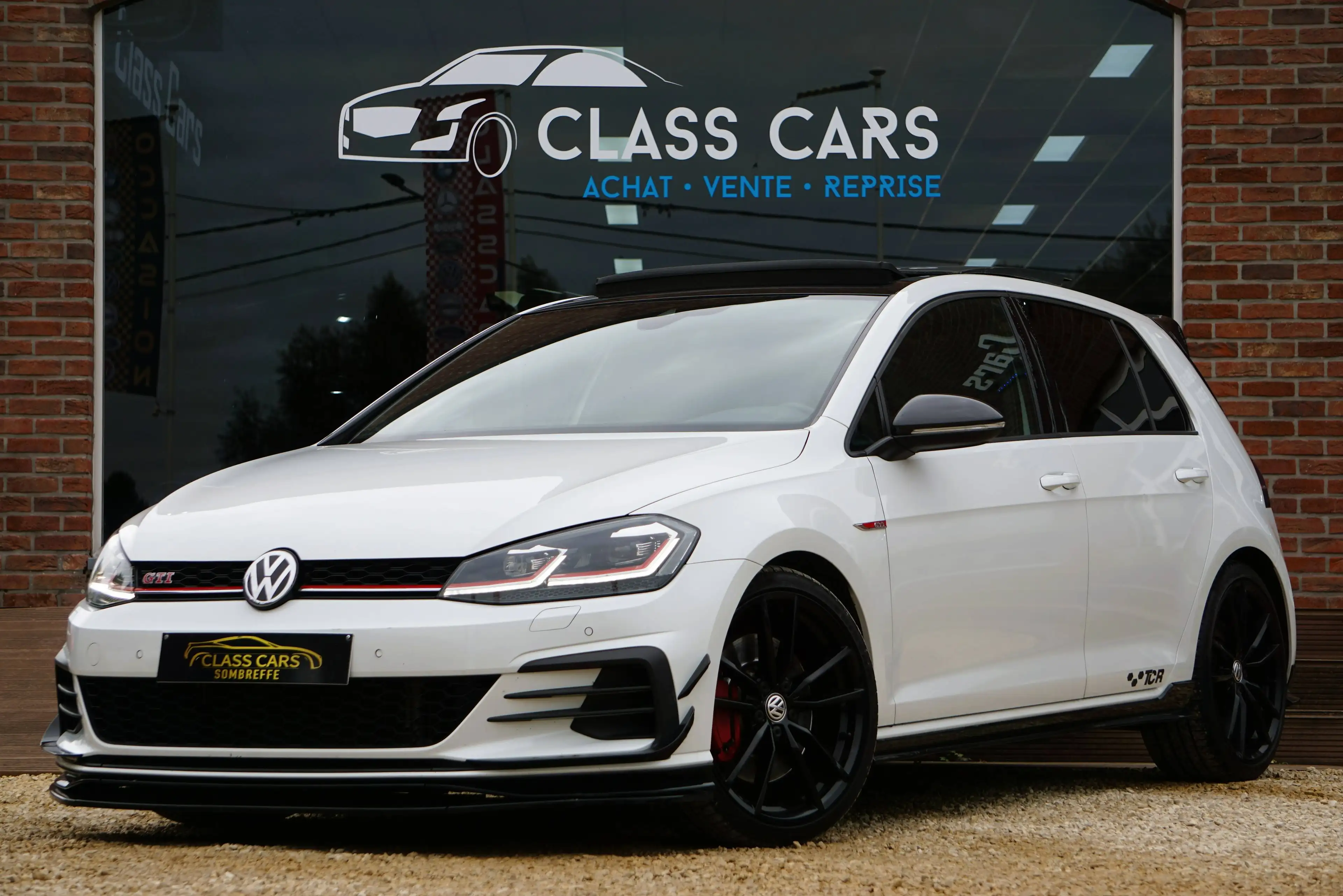Volkswagen Golf GTI 2.0 TSI TCR OPF / DSG / CAMERA / PANO / DISTRONIC / CARPLAY / FRONT ASSIST / AKRAPOVIC