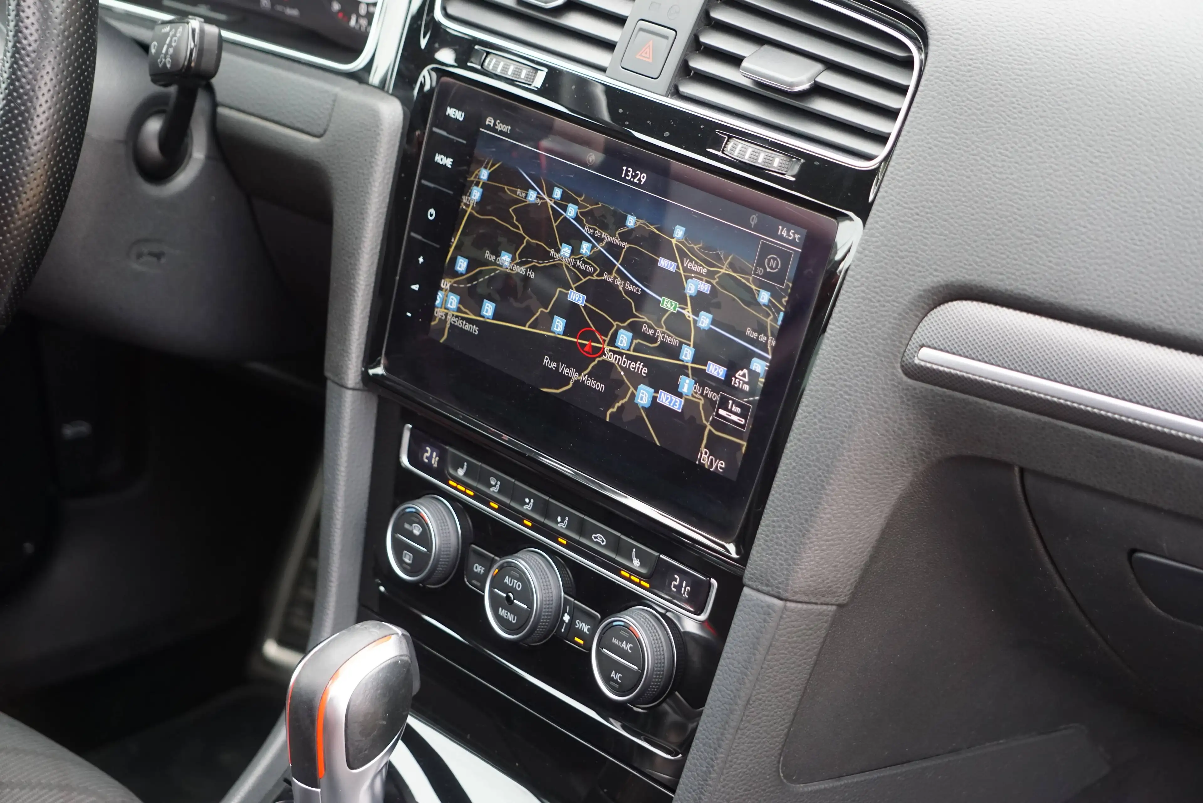 Volkswagen Golf GTI 2.0 TSI TCR OPF / DSG / CAMERA / PANO / DISTRONIC / CARPLAY / FRONT ASSIST / AKRAPOVIC — photo 14