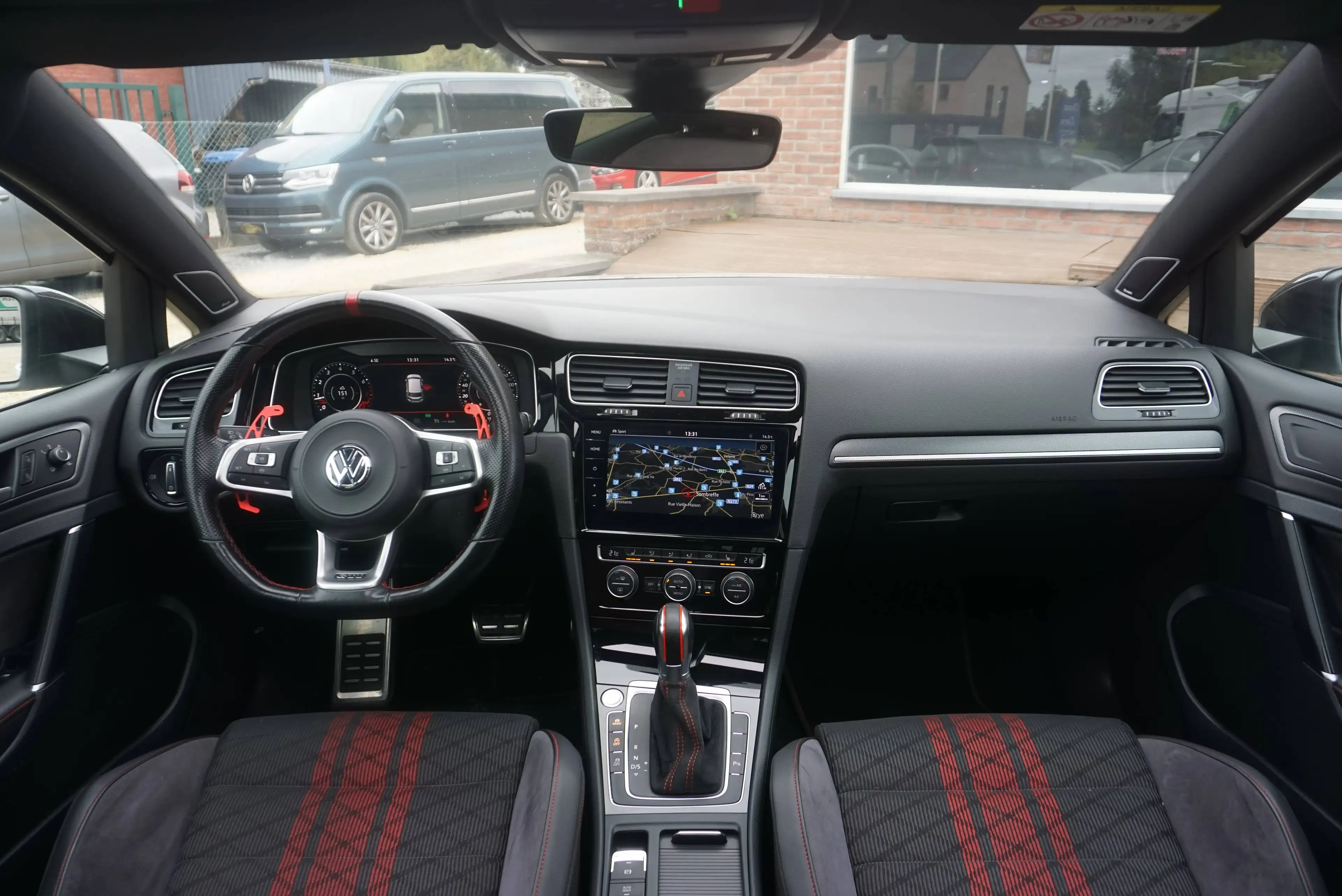 Volkswagen Golf GTI 2.0 TSI TCR OPF / DSG / CAMERA / PANO / DISTRONIC / CARPLAY / FRONT ASSIST / AKRAPOVIC — photo 9