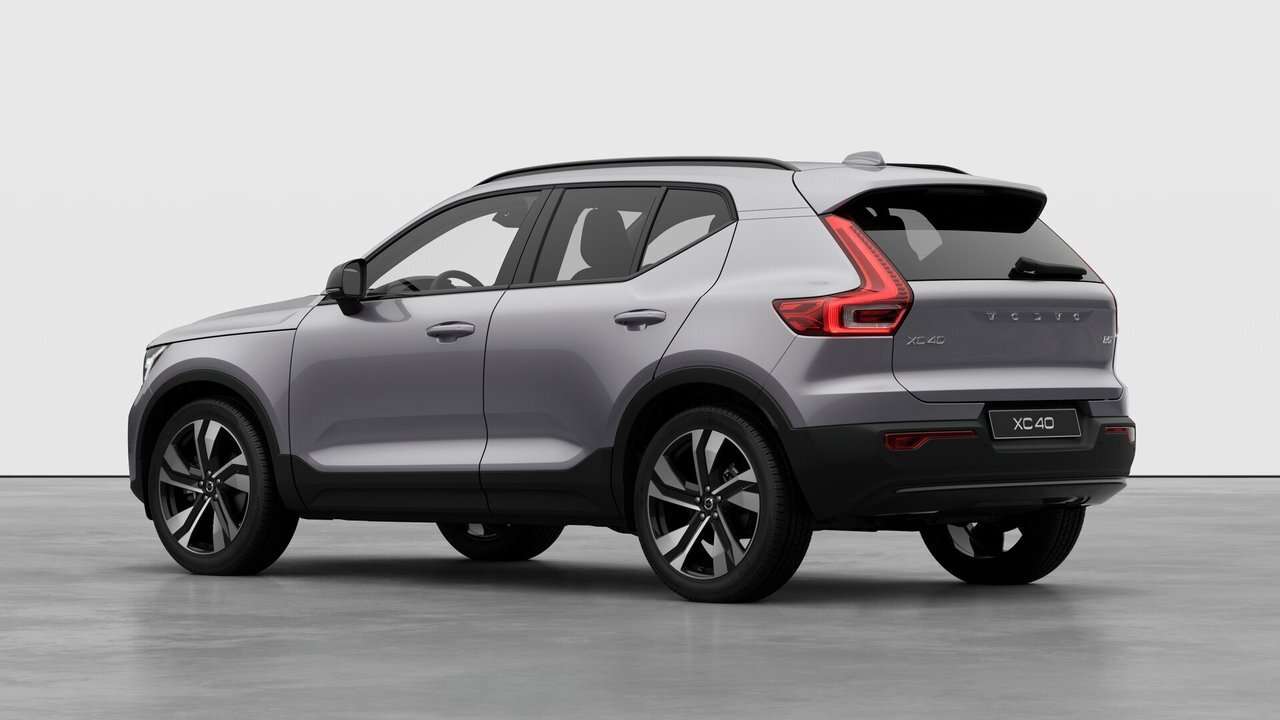 2026 Volvo XC40 Plus (Dark Theme) alt 2