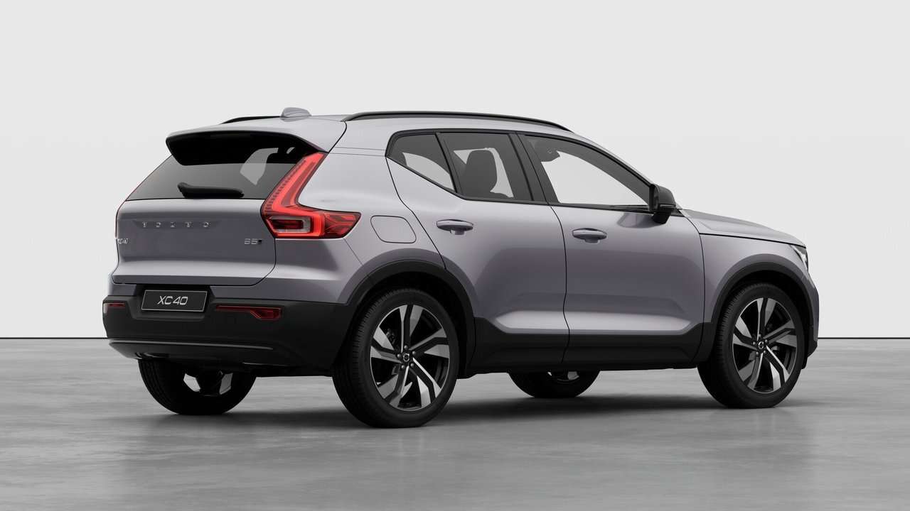 2026 Volvo XC40 Plus (Dark Theme) alt 4