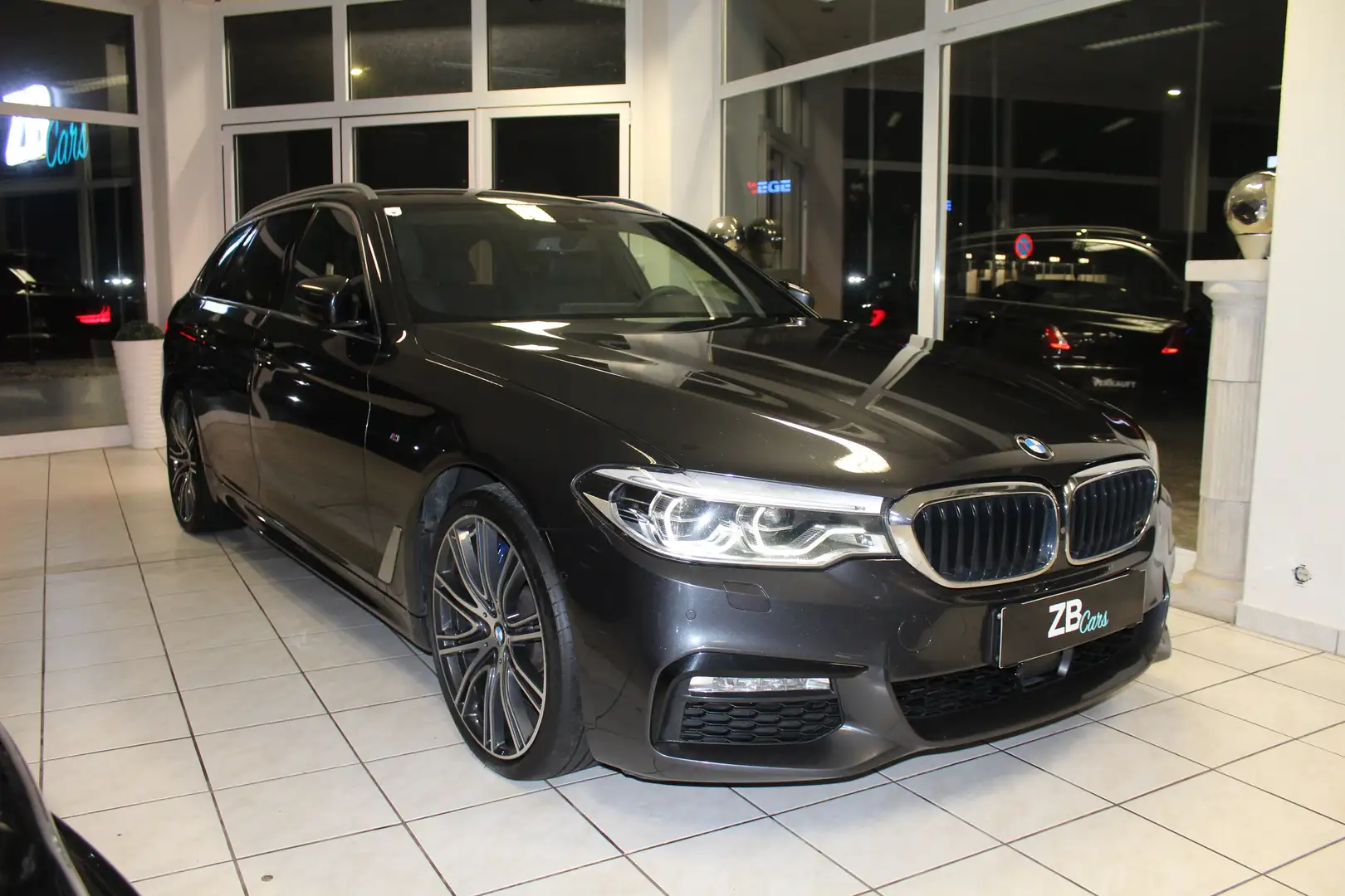 BMW 540 540 d xDrive Touring M-Sportpaket // Massage // Grau - 2