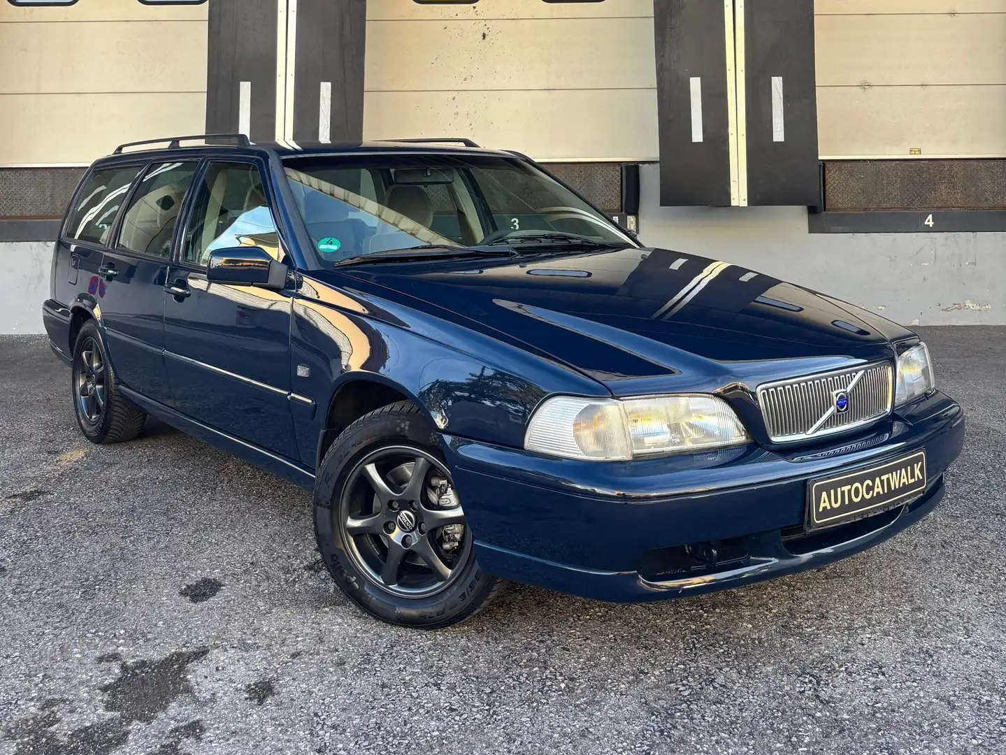 Volvo V70 V70 2.5 Metropolitan Blau - 2