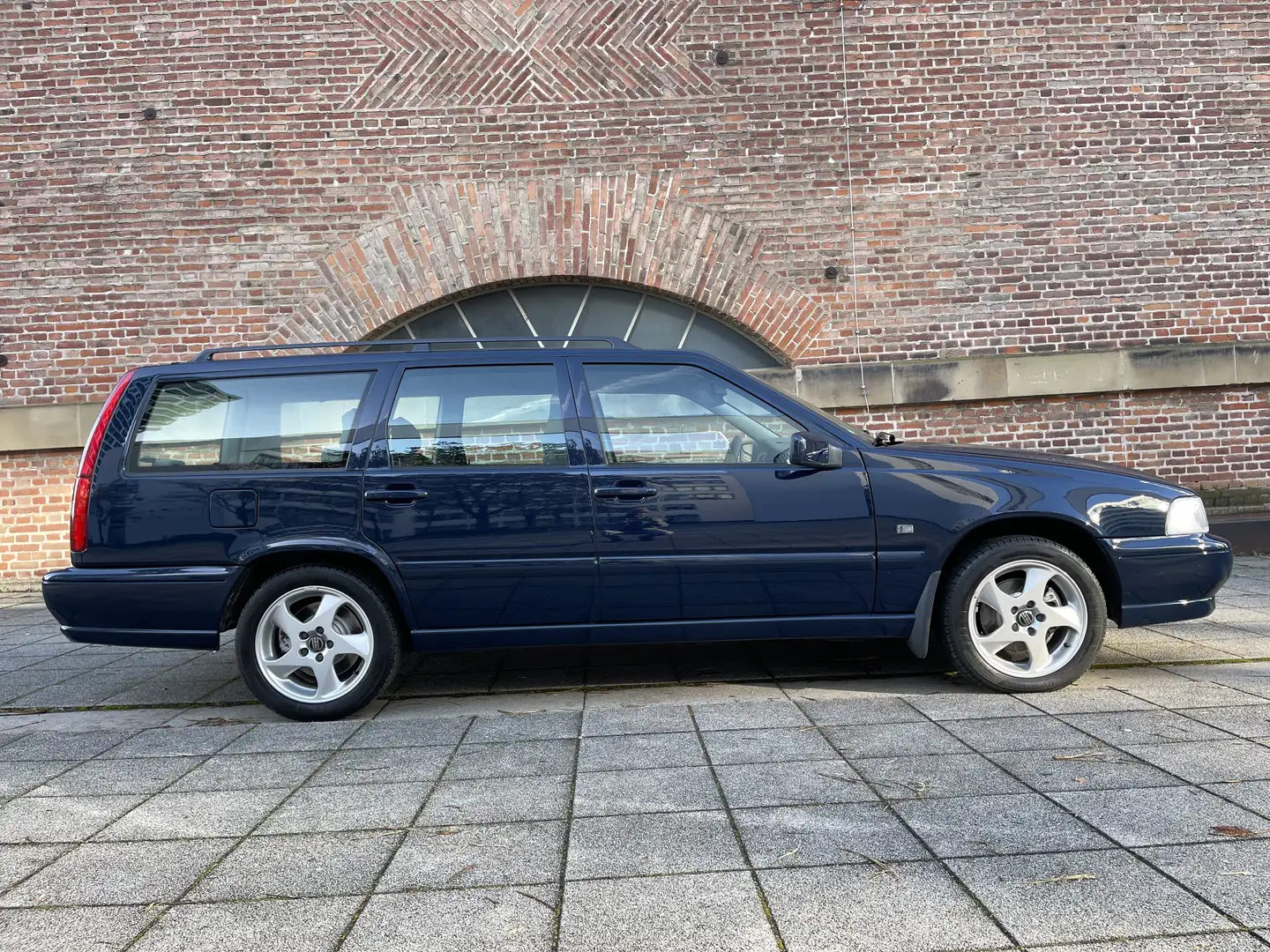 Volvo V70 V70 2.5 Metropolitan Blau - 1