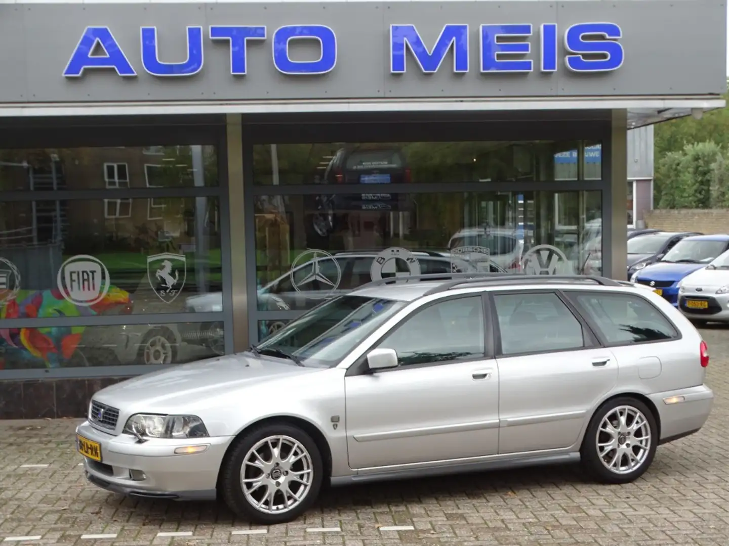 Volvo V40 2.0 EUROPA Nieuwe Distrim. Airco Navi Gris - 1