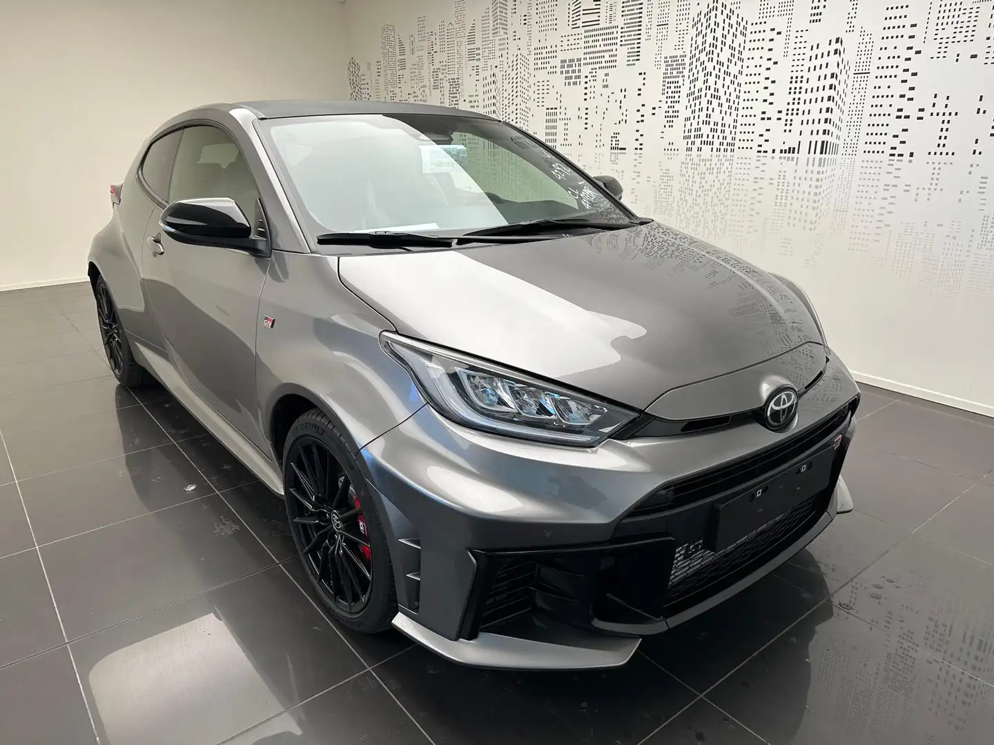 Toyota Yaris Yaris Gr 1.6  DOHC 280CV A/T Benzina Circuit Argento - 2