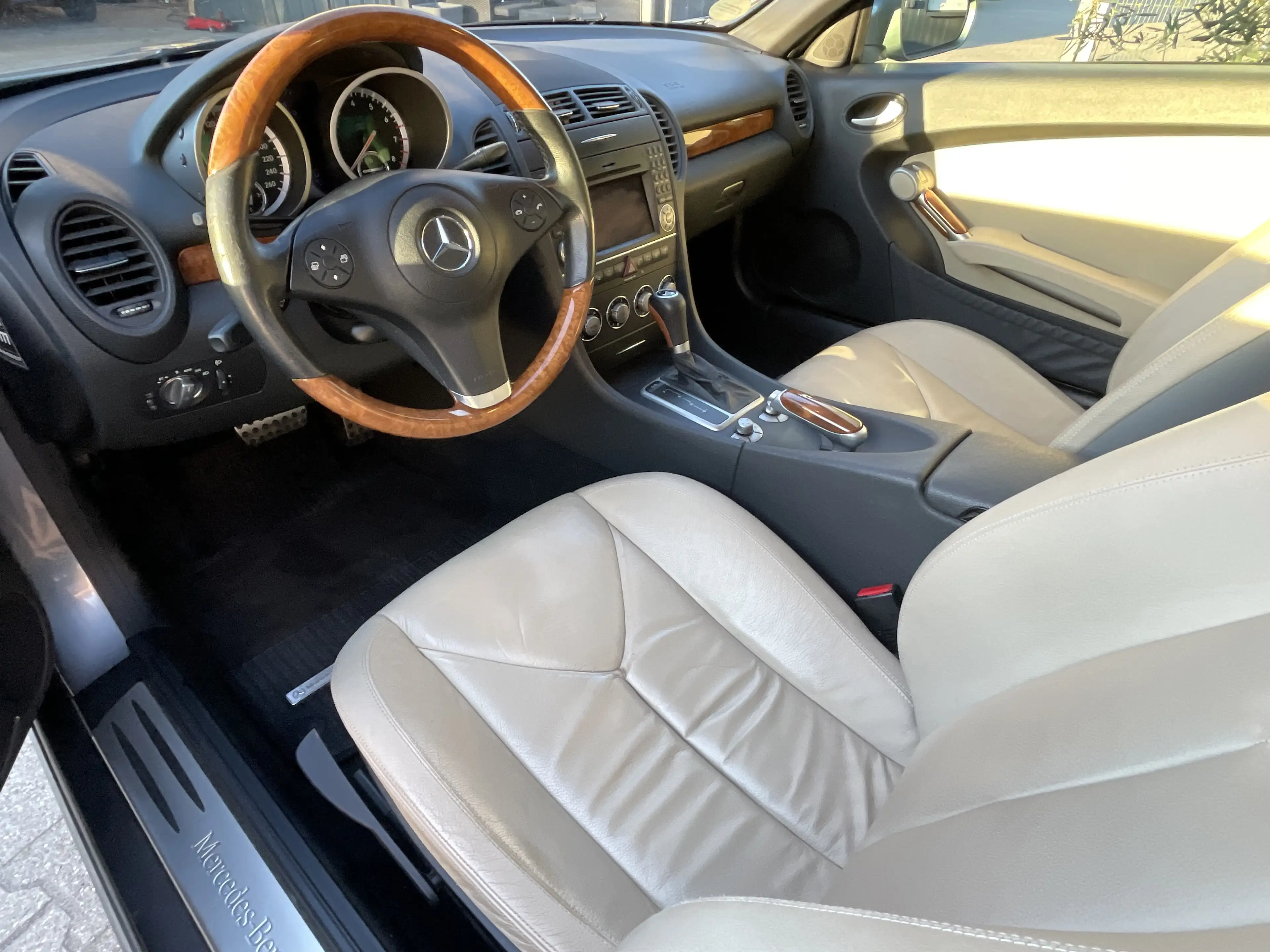 Mercedes-Benz SLK 280 V6 7G-Tronic Leder Grau Xenon Navi Leder 1.Hand — photo 3