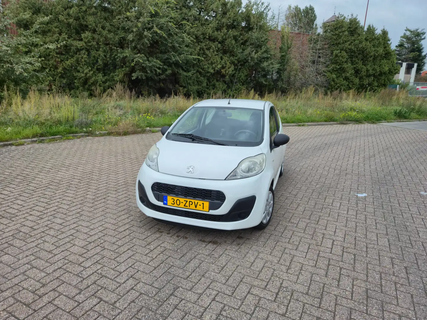 Peugeot 107 1.0 Access Accent Wit - 2