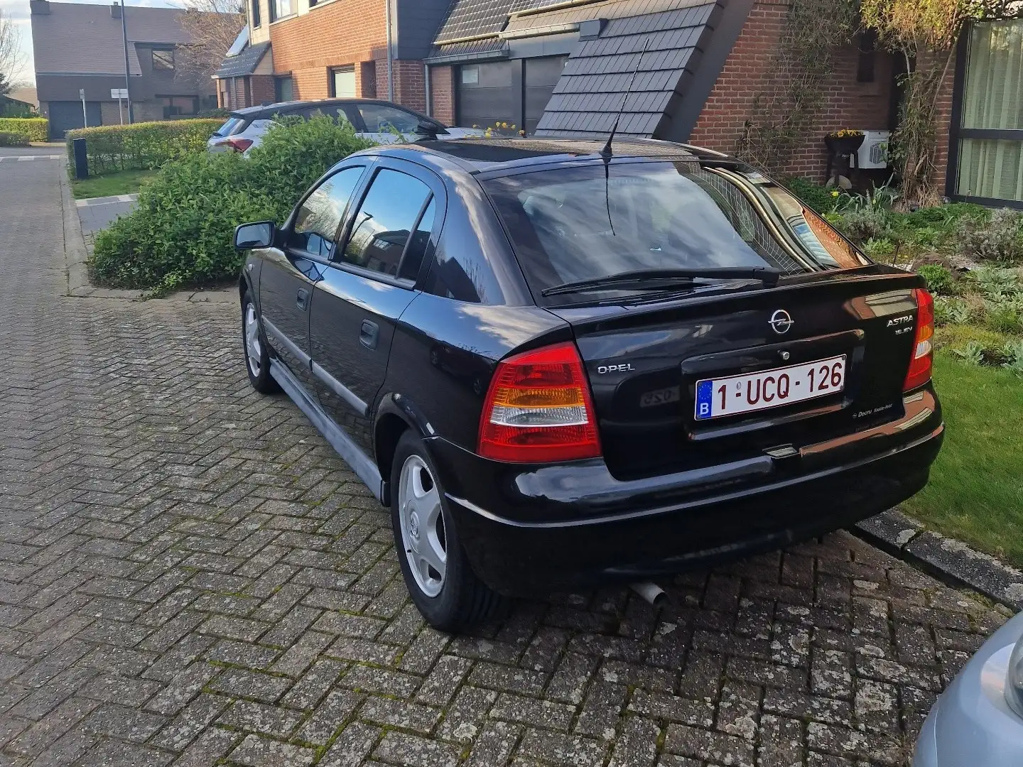 Opel Astra 1.6 Elegance Noir - 2