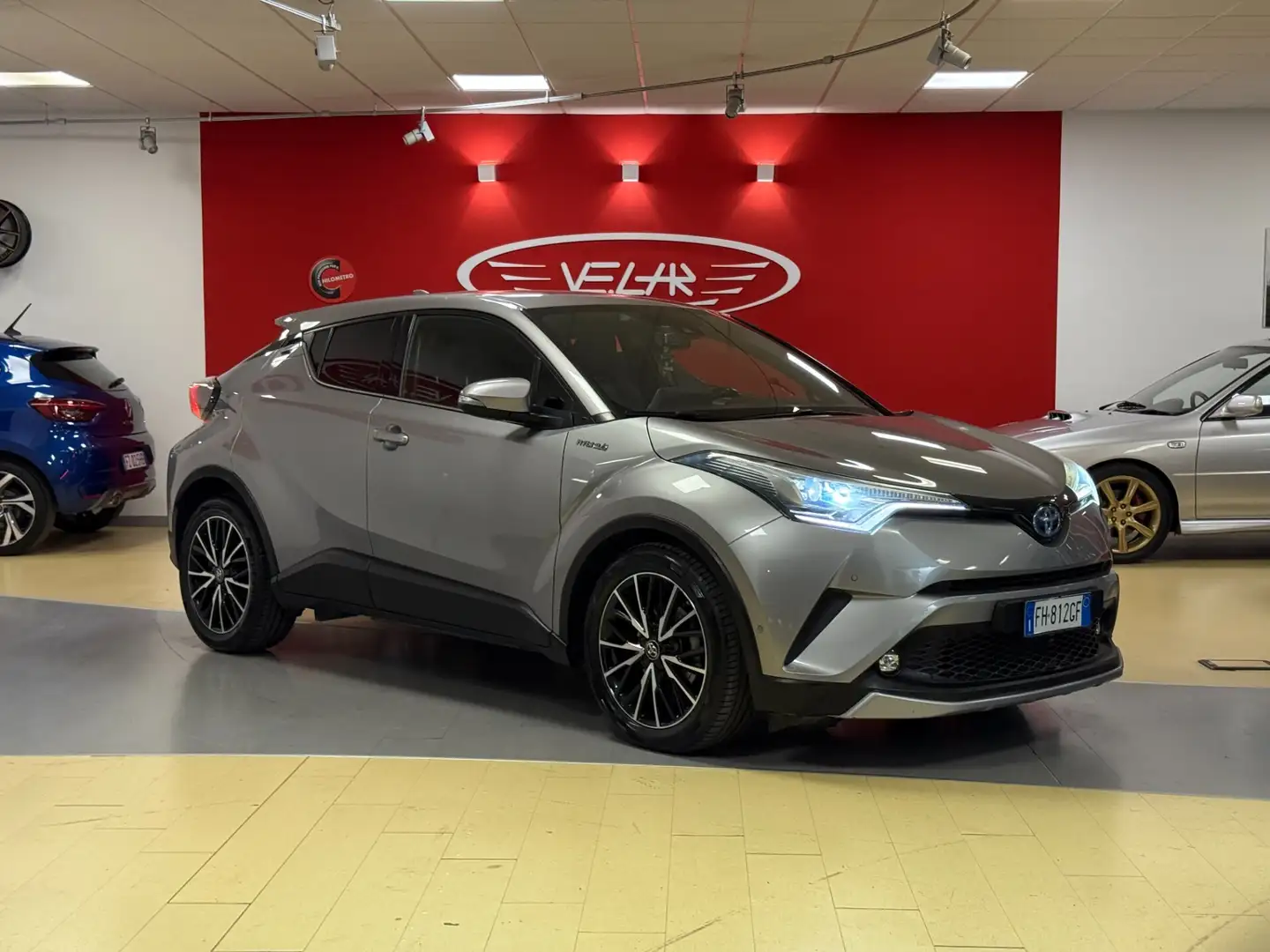 Toyota C-HR C-HR 1.8 Hybrid E-CVT Business Gris - 1