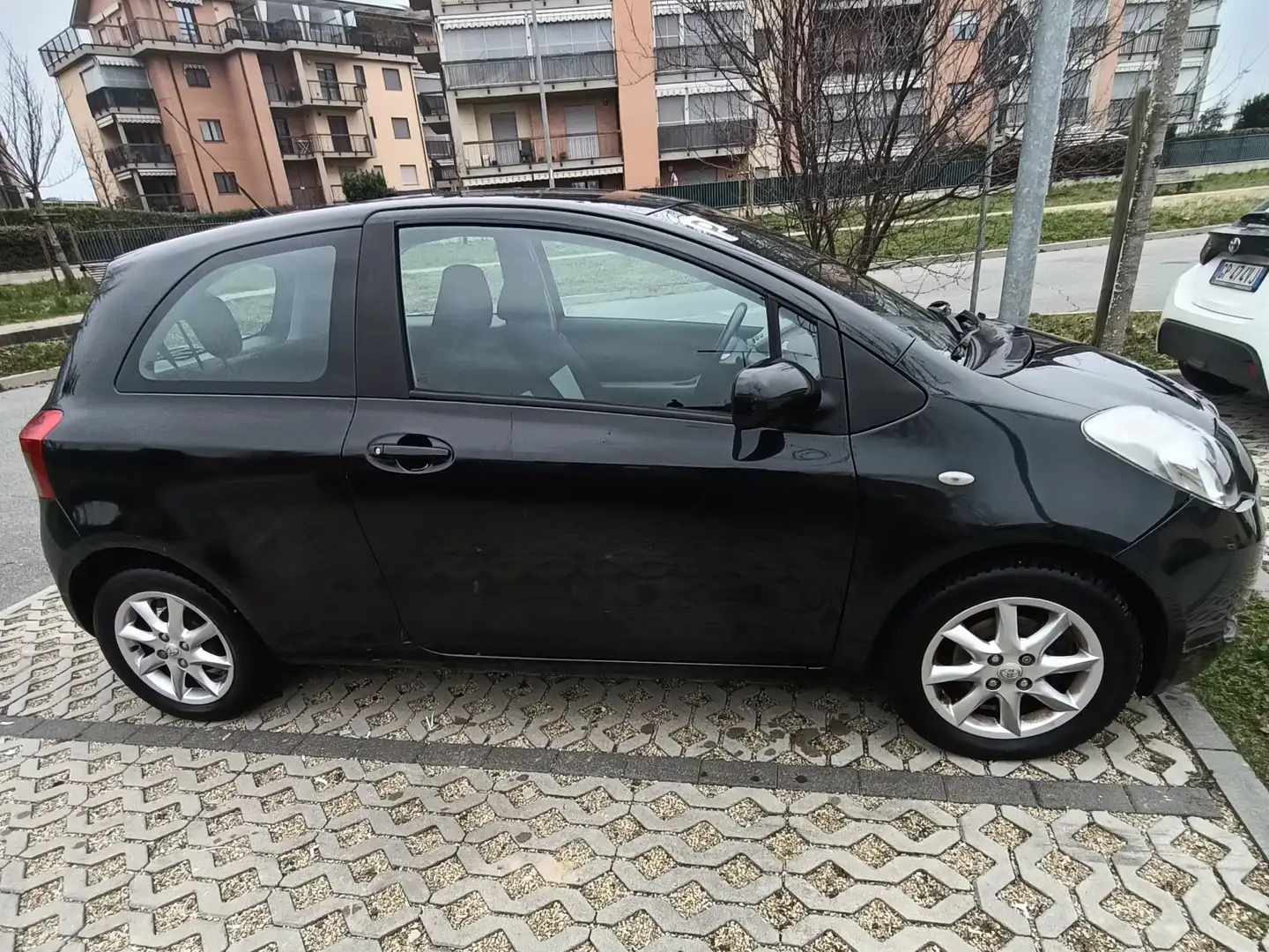 Toyota Yaris Luna Noir - 2
