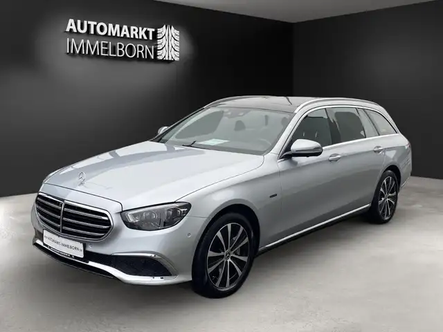 Mercedes-Benz E-Class view 4