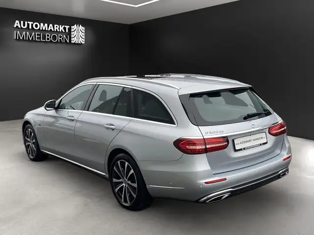 Mercedes-Benz E-Class view 5