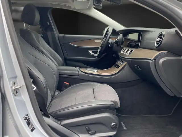 Mercedes-Benz E-Class view 15