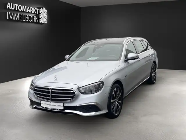 Mercedes-Benz E-Class view 3