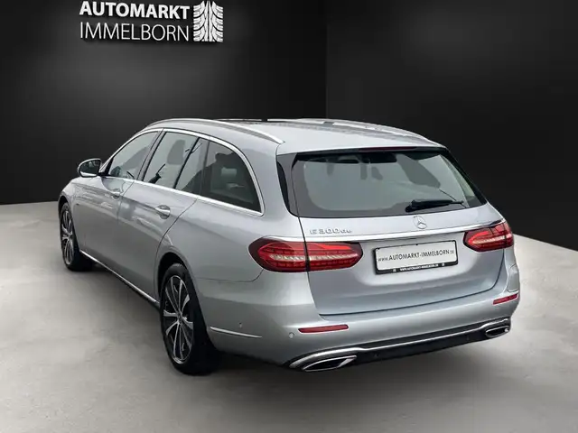 Mercedes-Benz E-Class view 6