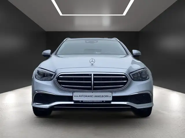 Mercedes-Benz E-Class view 9