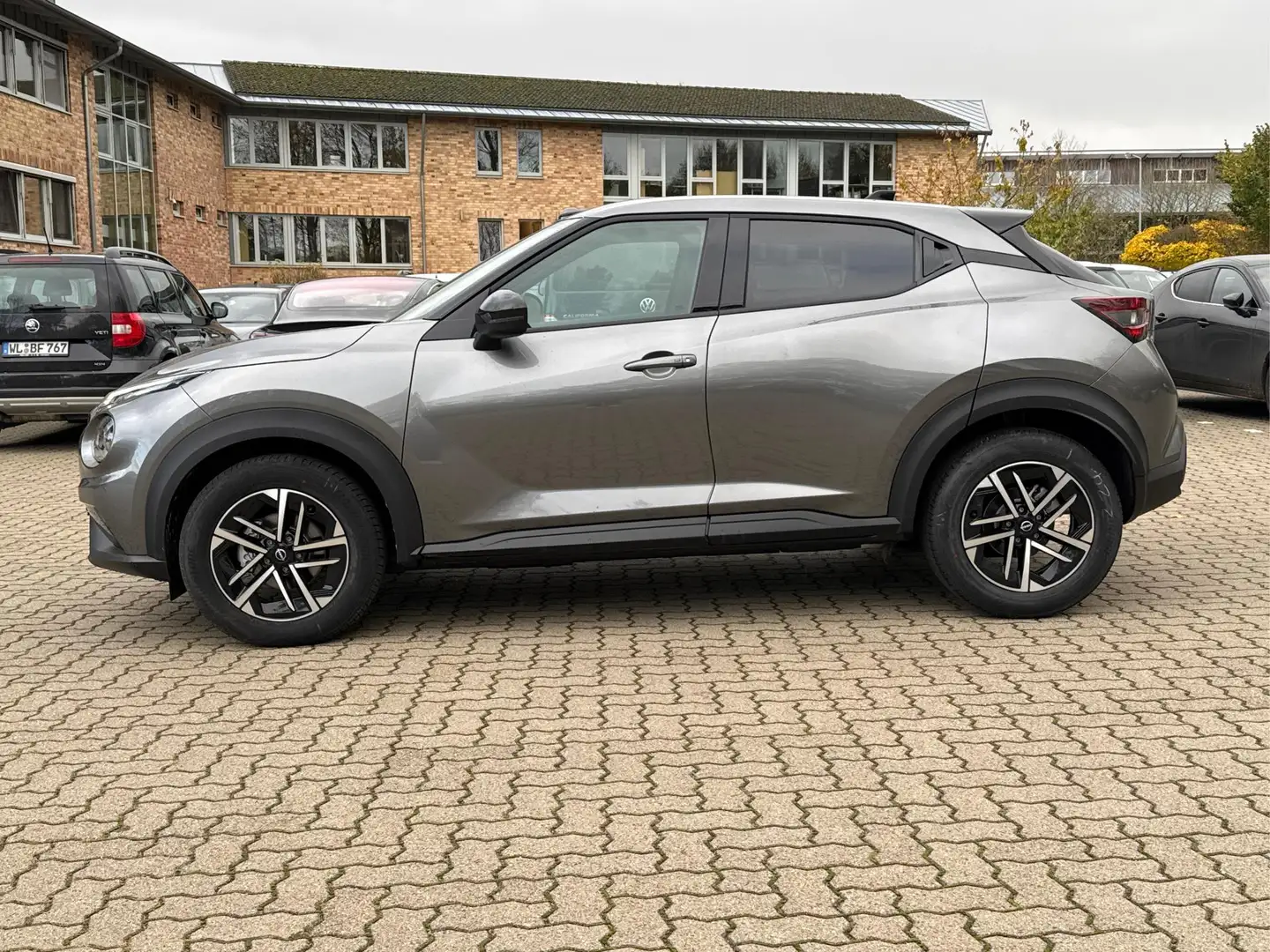 Nissan Juke N-CONNECTA NAVI+KAMERA+SHZ+VOLL-LED+PDC 1.0 DIG... Gris - 1