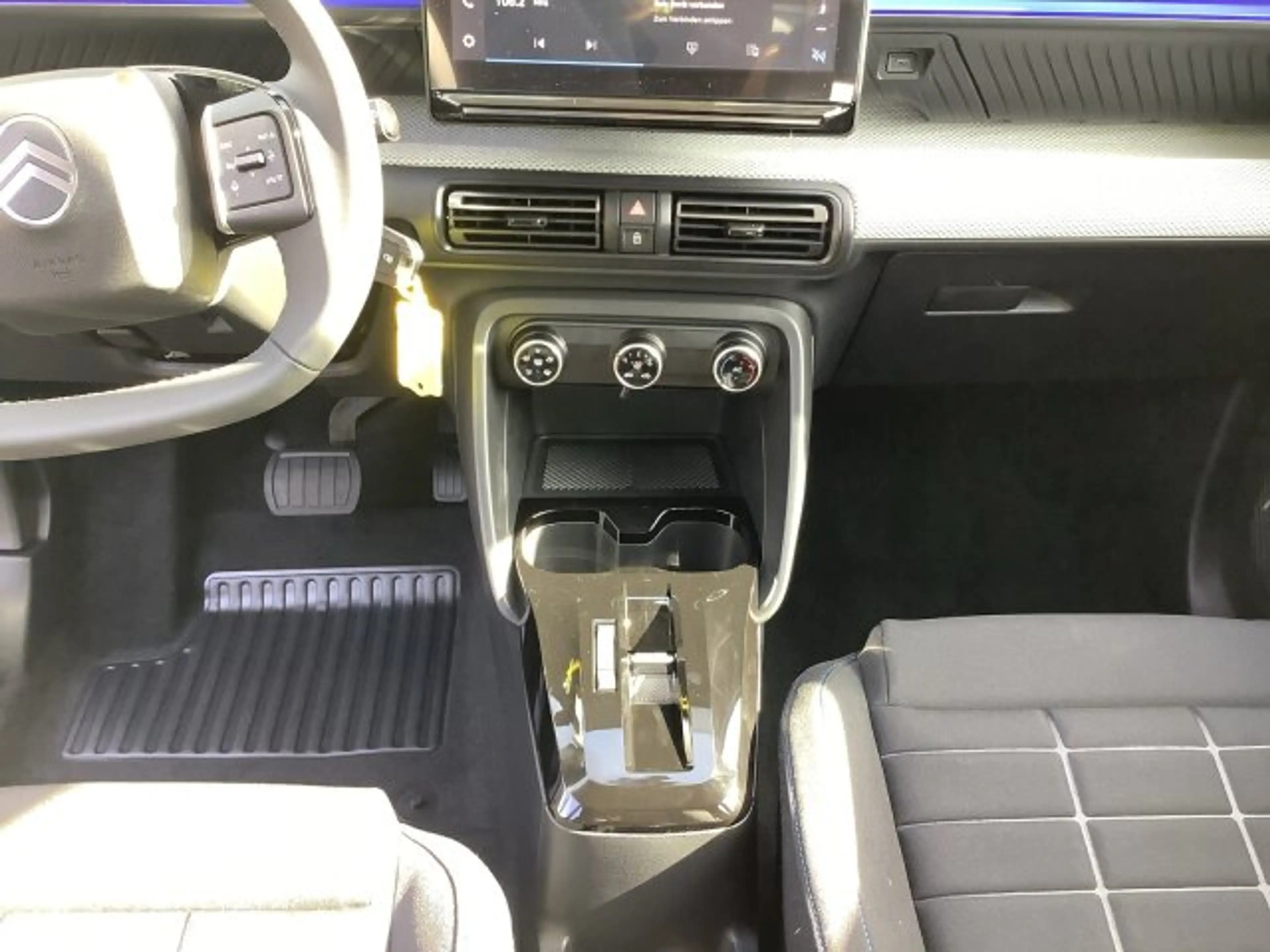 Citroen E-C3 ë-C3 Plus 113 Urban-Range +11-kW-OBC+Allwetter+ — photo 13
