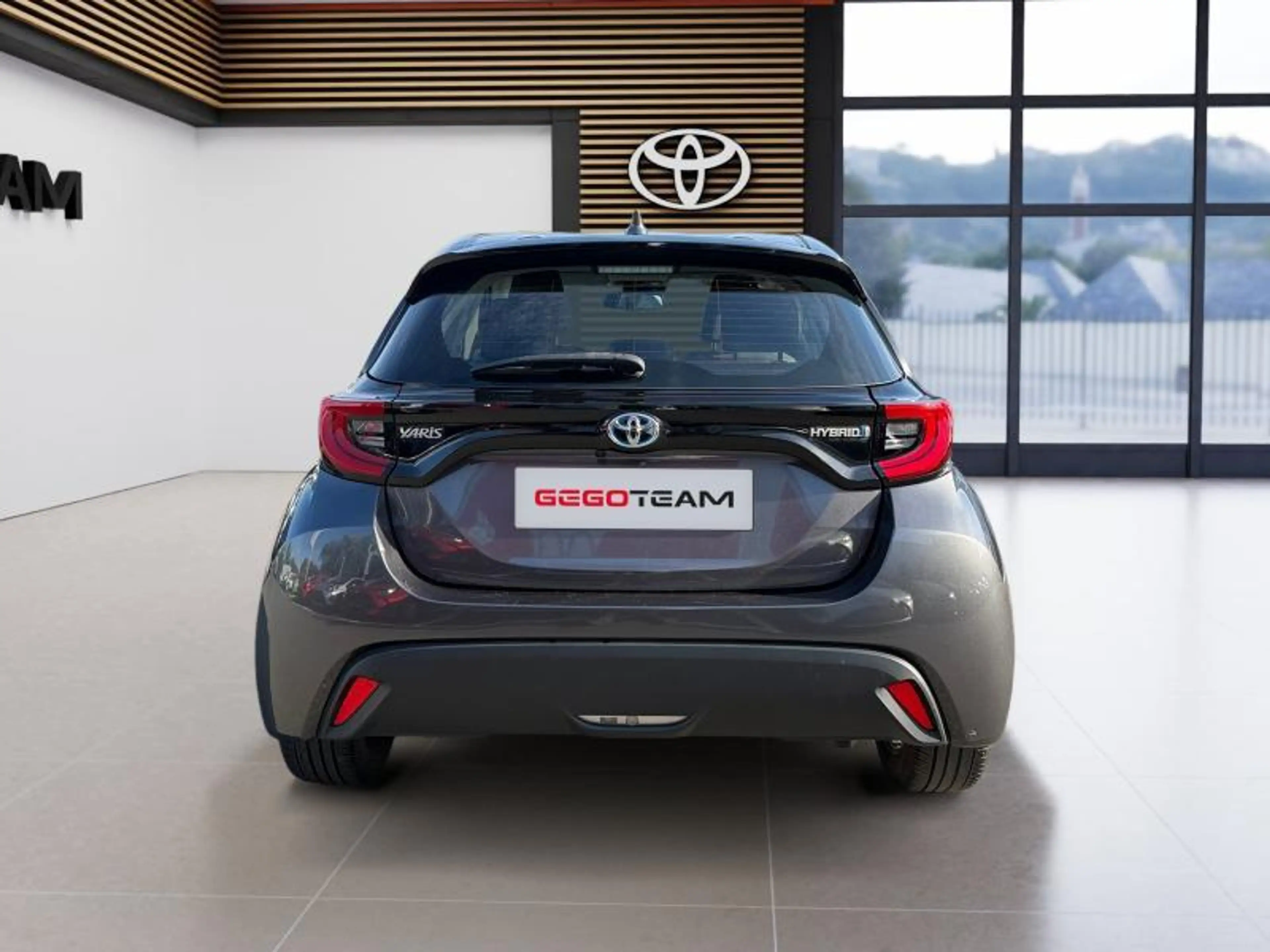 Toyota Yaris Iconic — photo 5